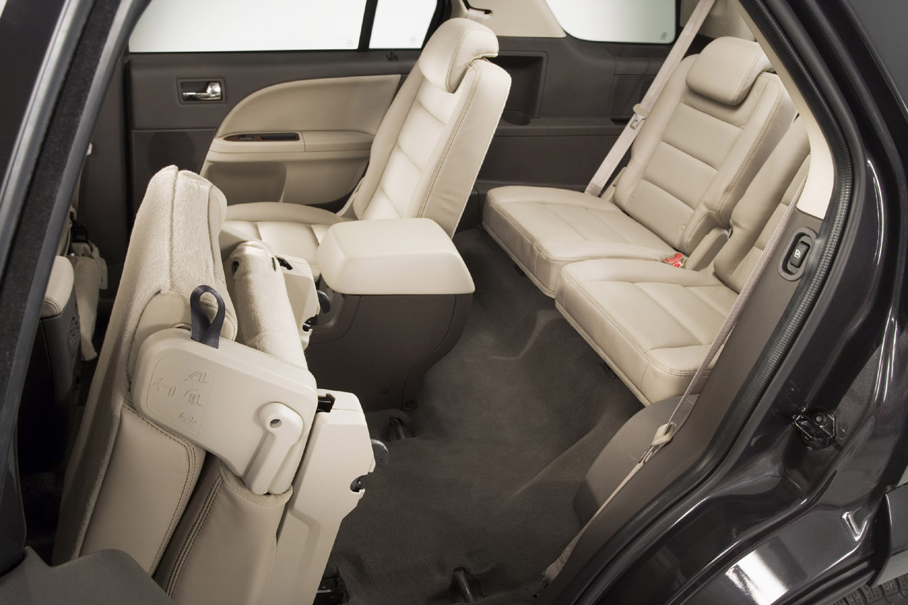 Ford Taurus X photo #17