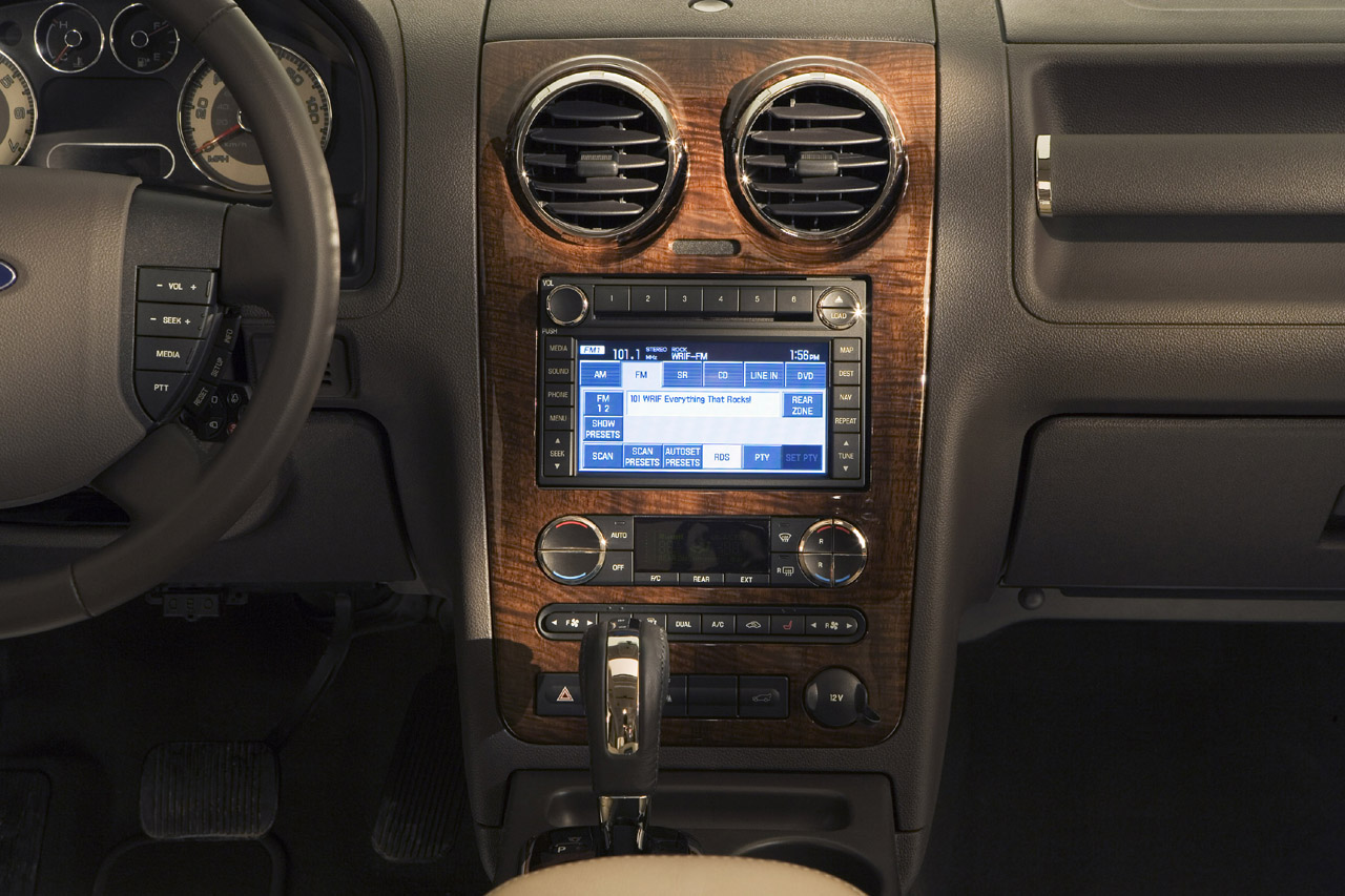 Ford Taurus X photo #20