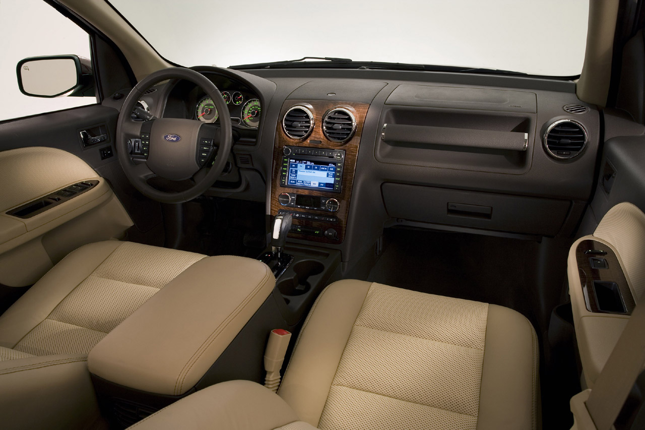 Ford Taurus X photo #22