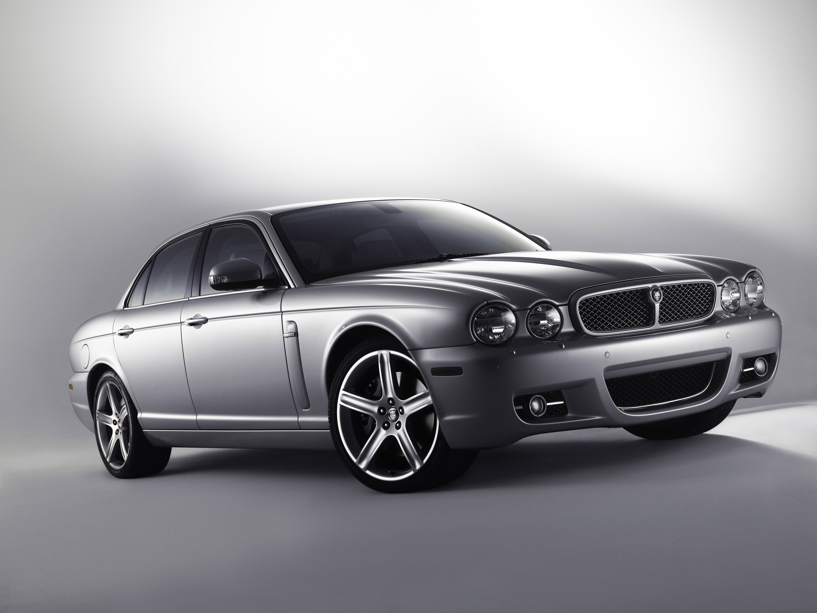 Jaguar XJ photo #1