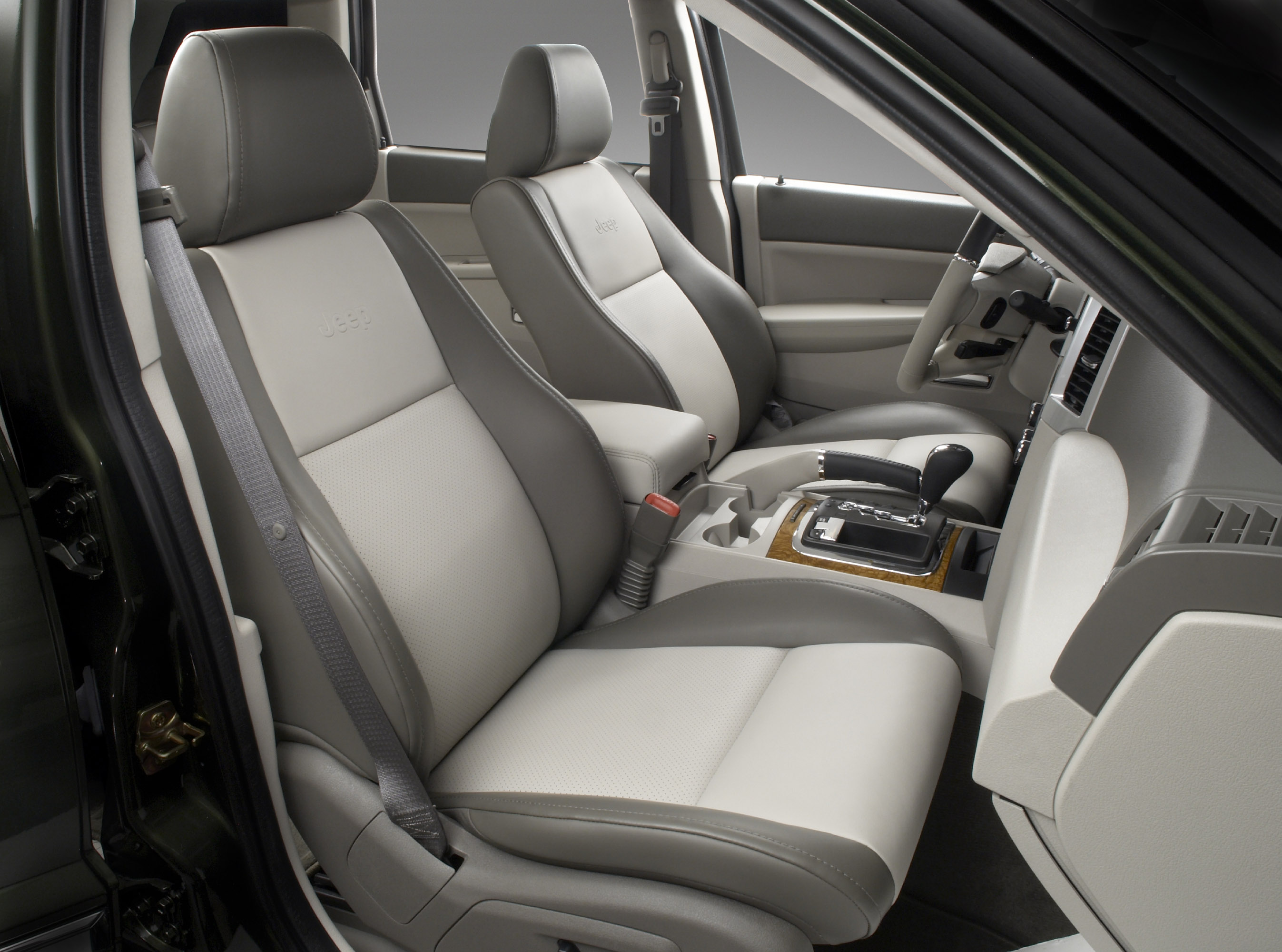 Jeep Grand Cherokee photo #17