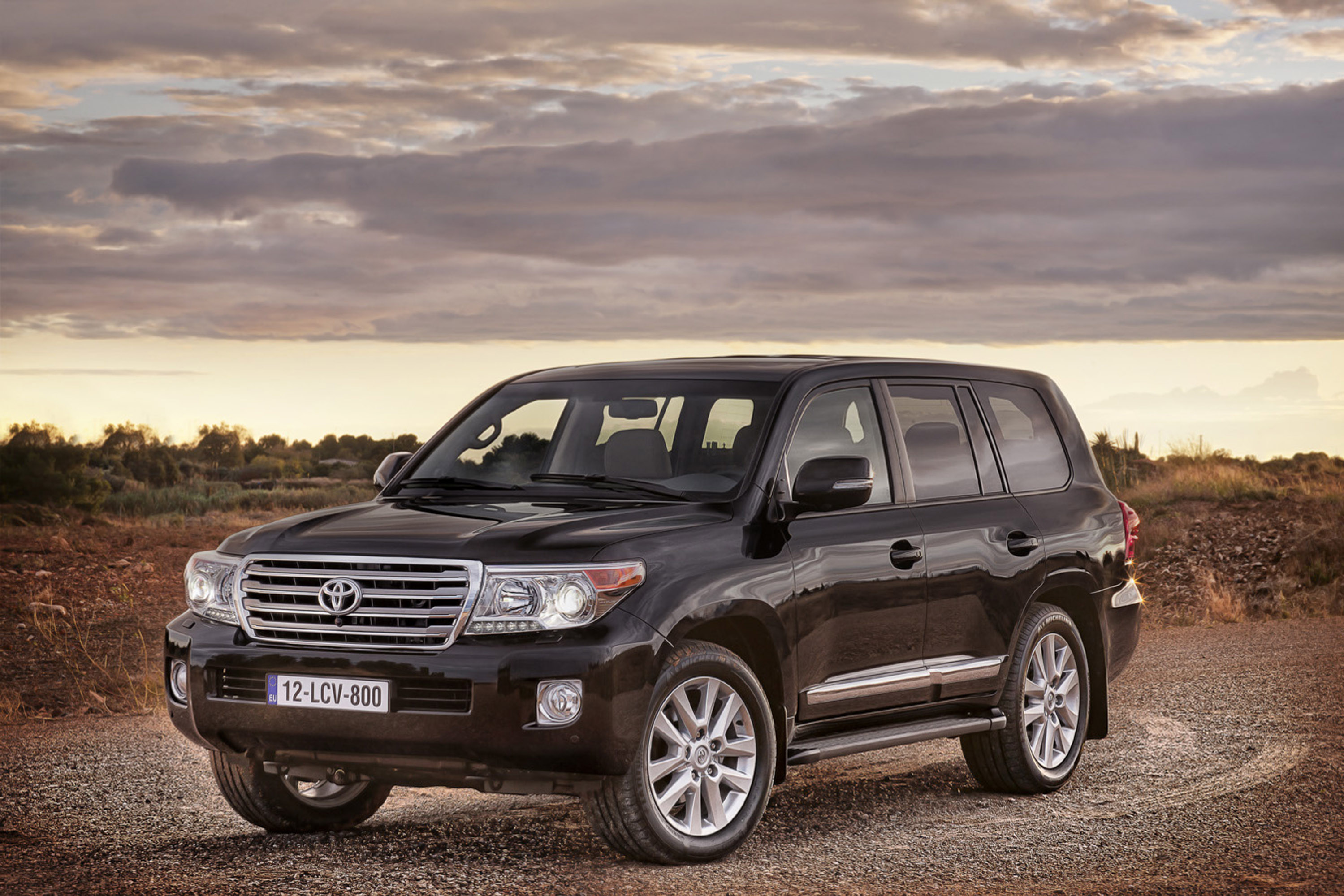 Toyota Land Cruiser V8 photo #1