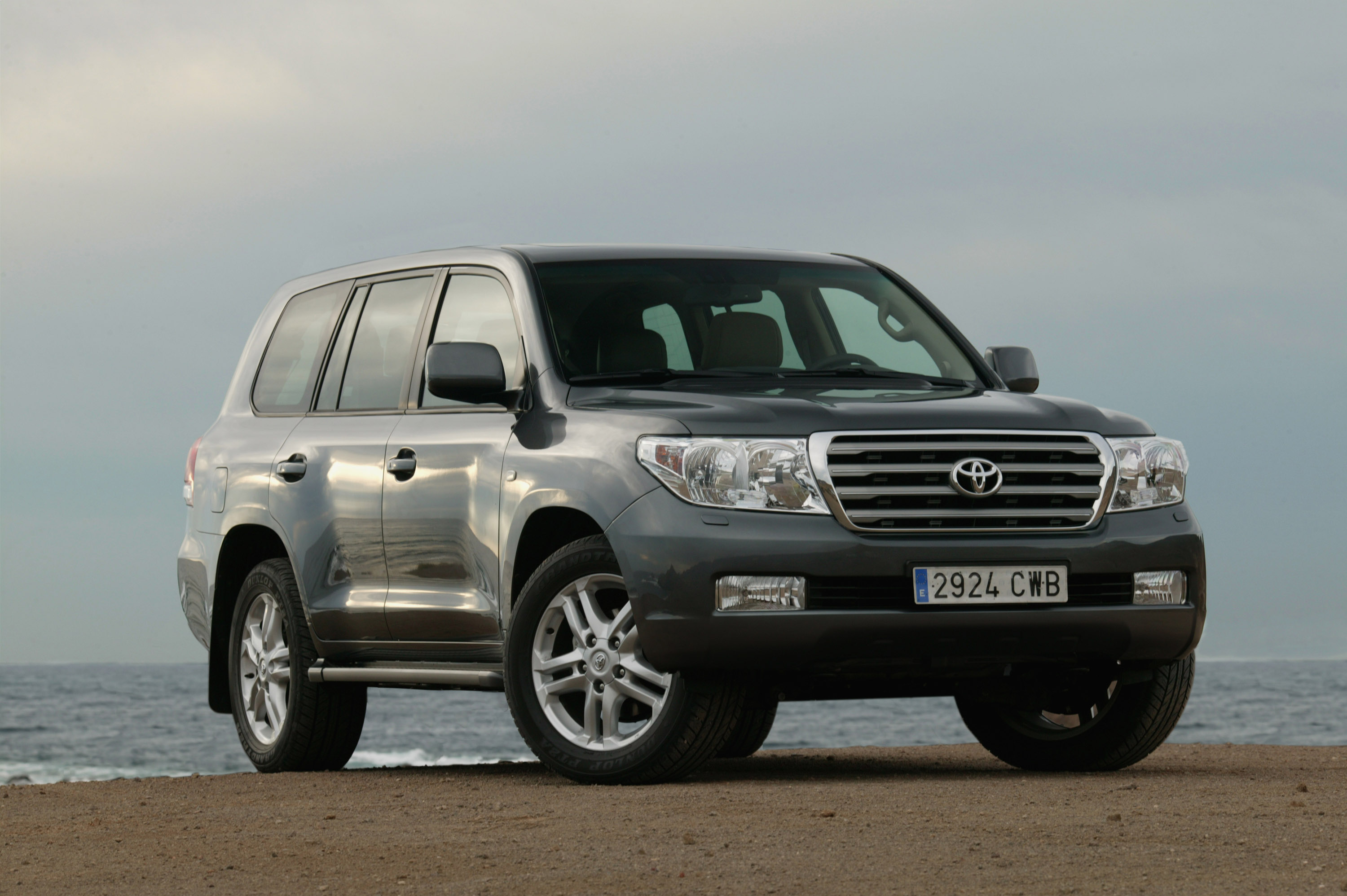 Что означает двухсотый. Toyota Land Cruiser v8. Toyota Land Cruiser 200. Toyota Land Cruiser v8 2010. Toyota Land Cruiser 200 2007.