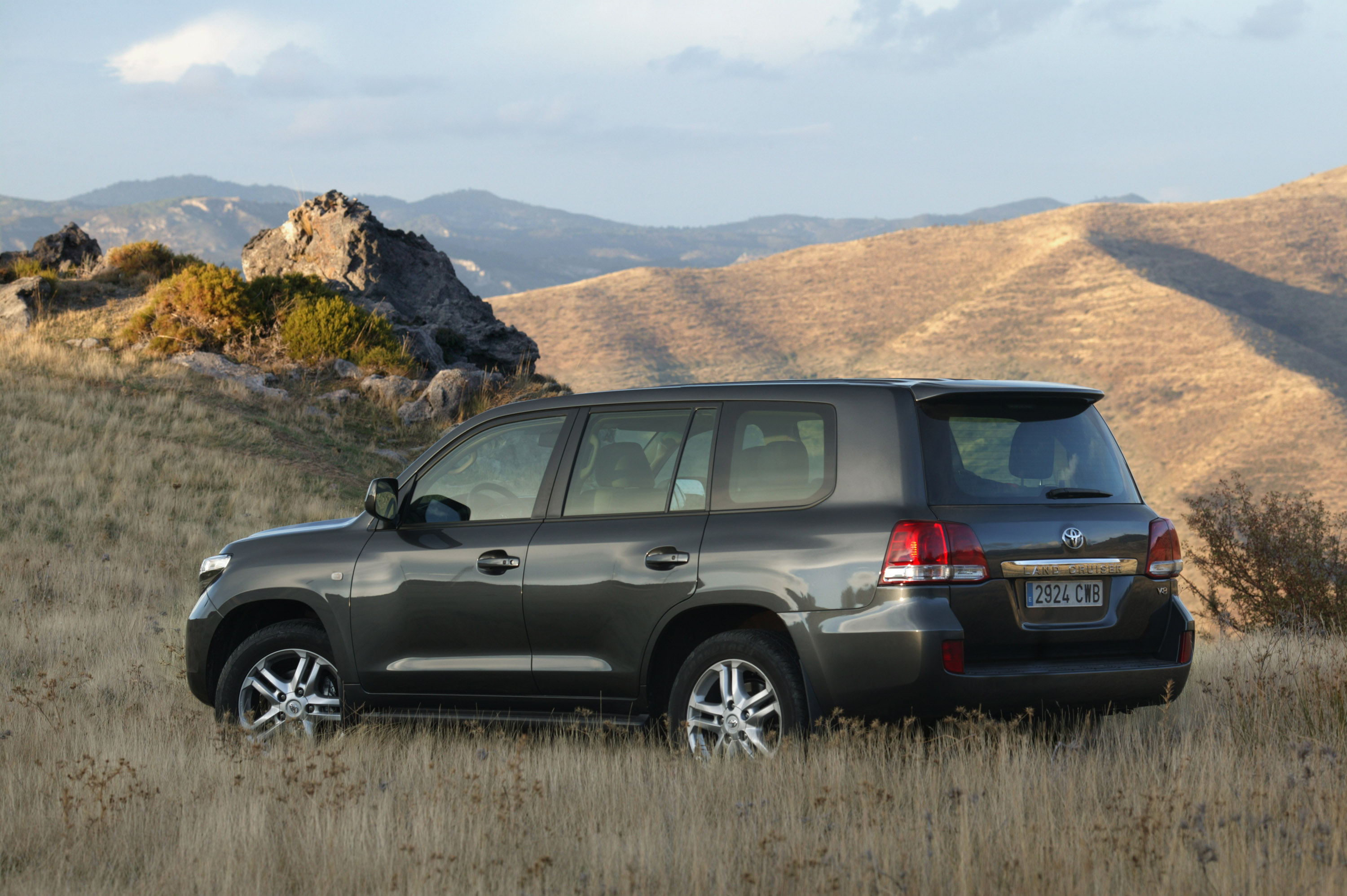 Toyota Land Cruiser V8 photo #42