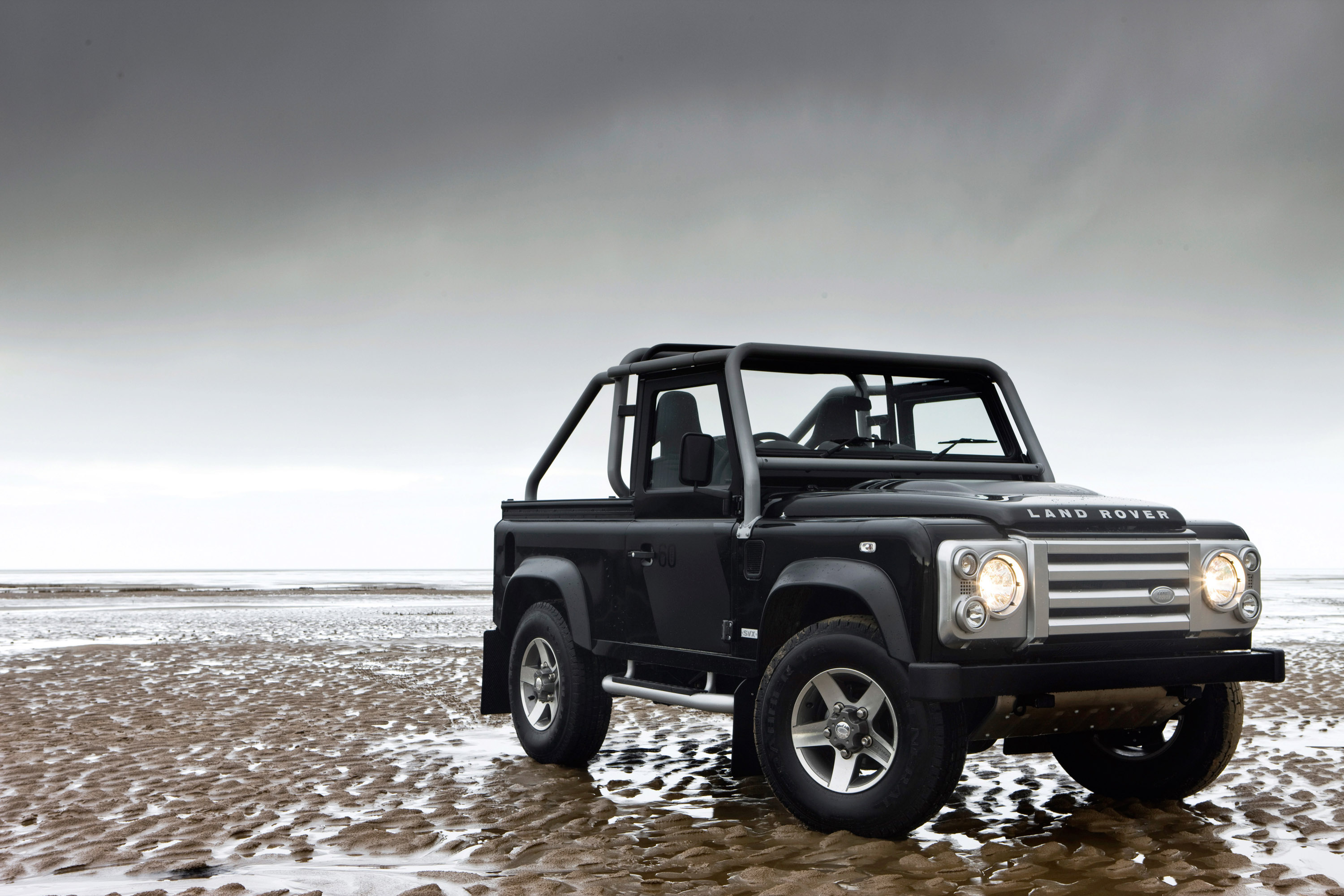 Land Rover Defender SVX photo #3