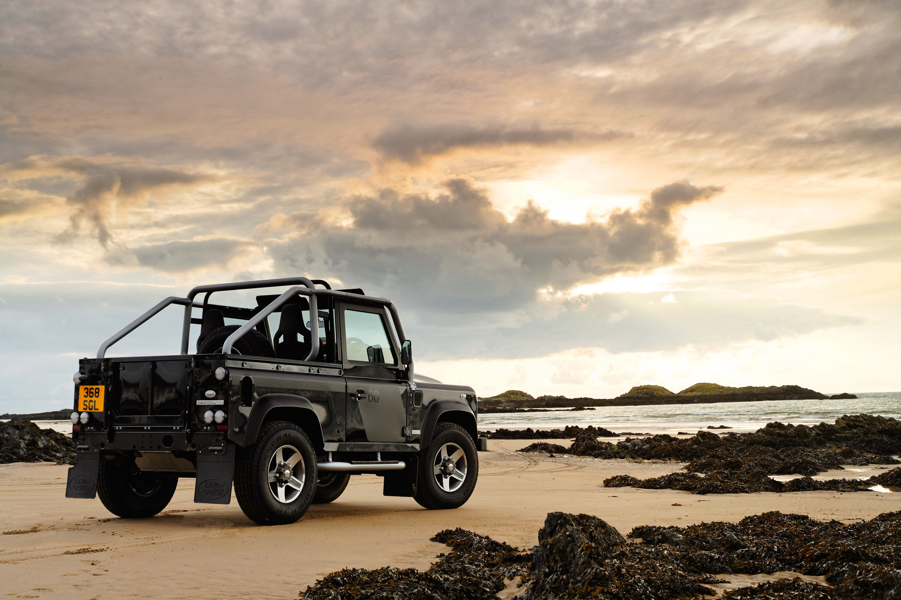 Land Rover Defender SVX photo #15