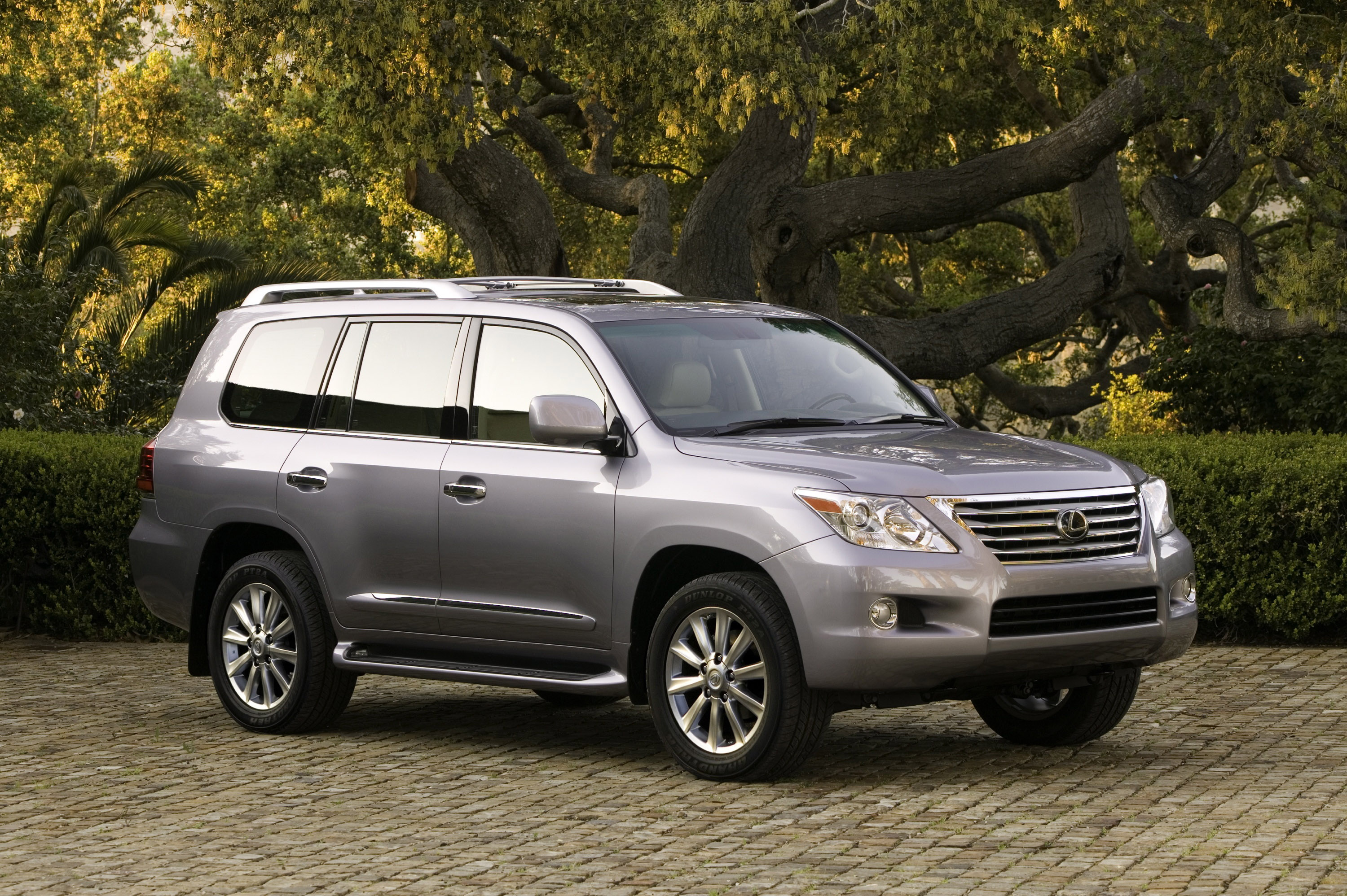 Lexus LX 570 photo #5