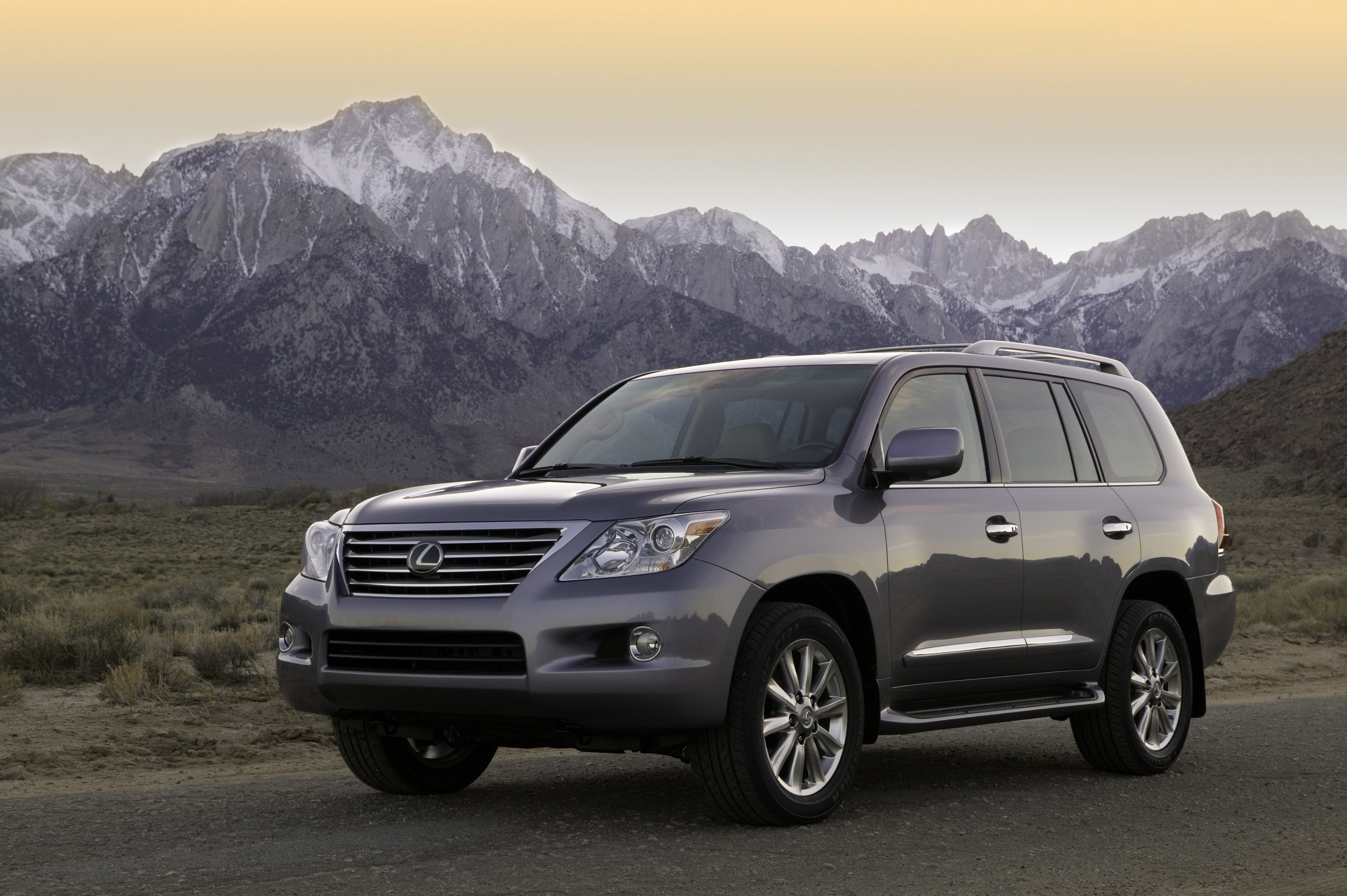 Lexus LX 570 photo #6
