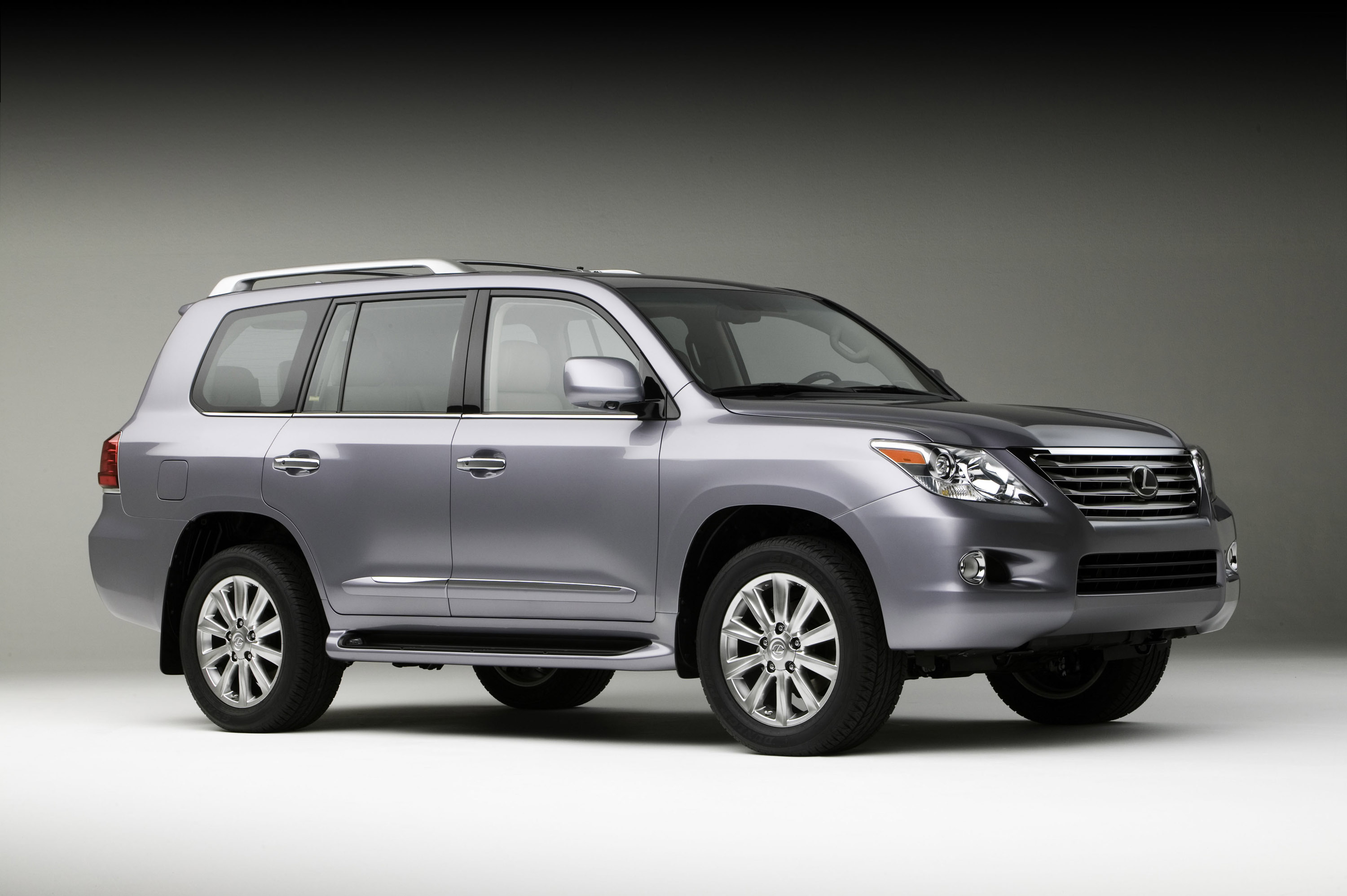Lexus LX 570 photo #9
