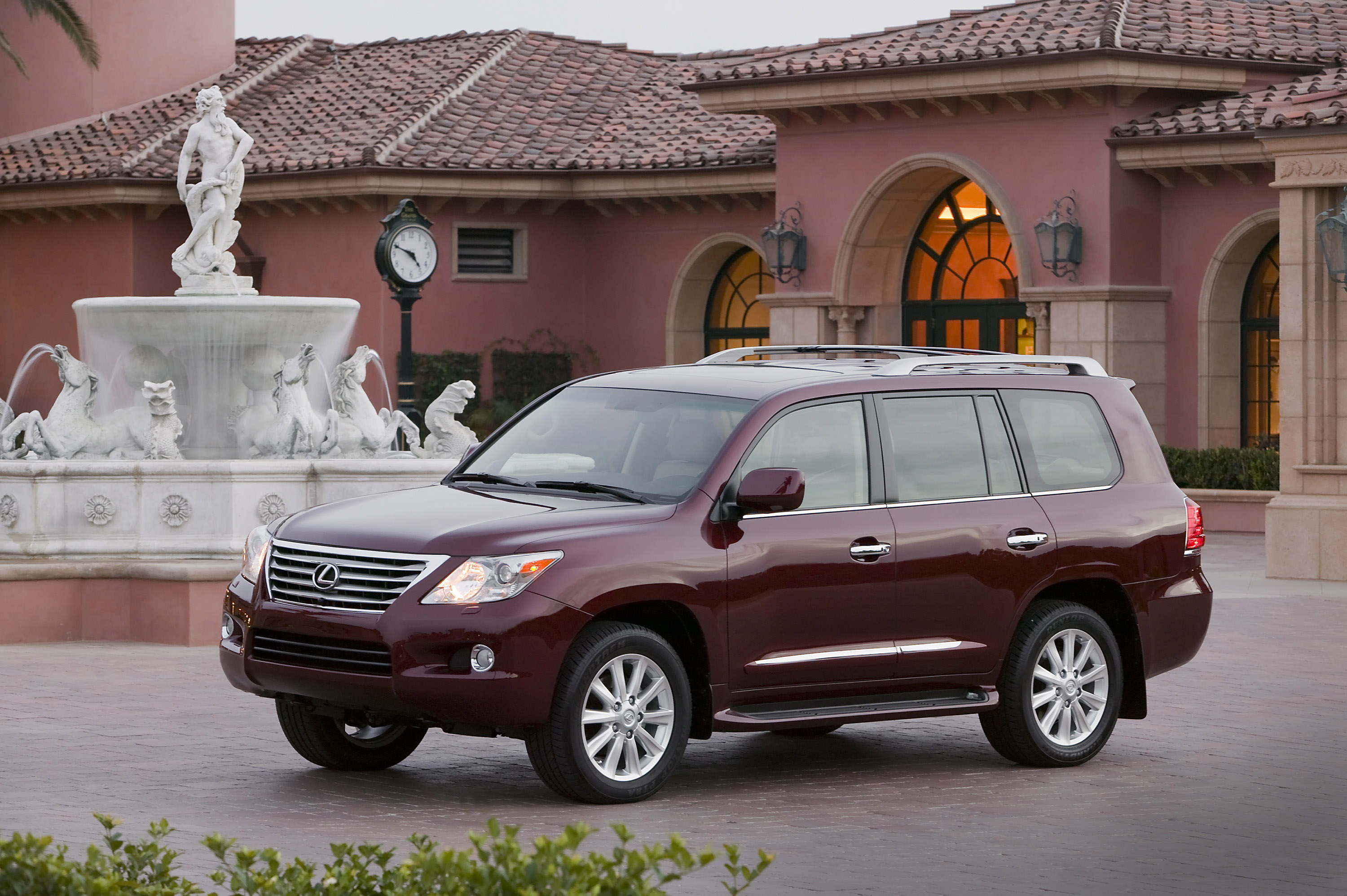 Lexus LX 570 photo #18