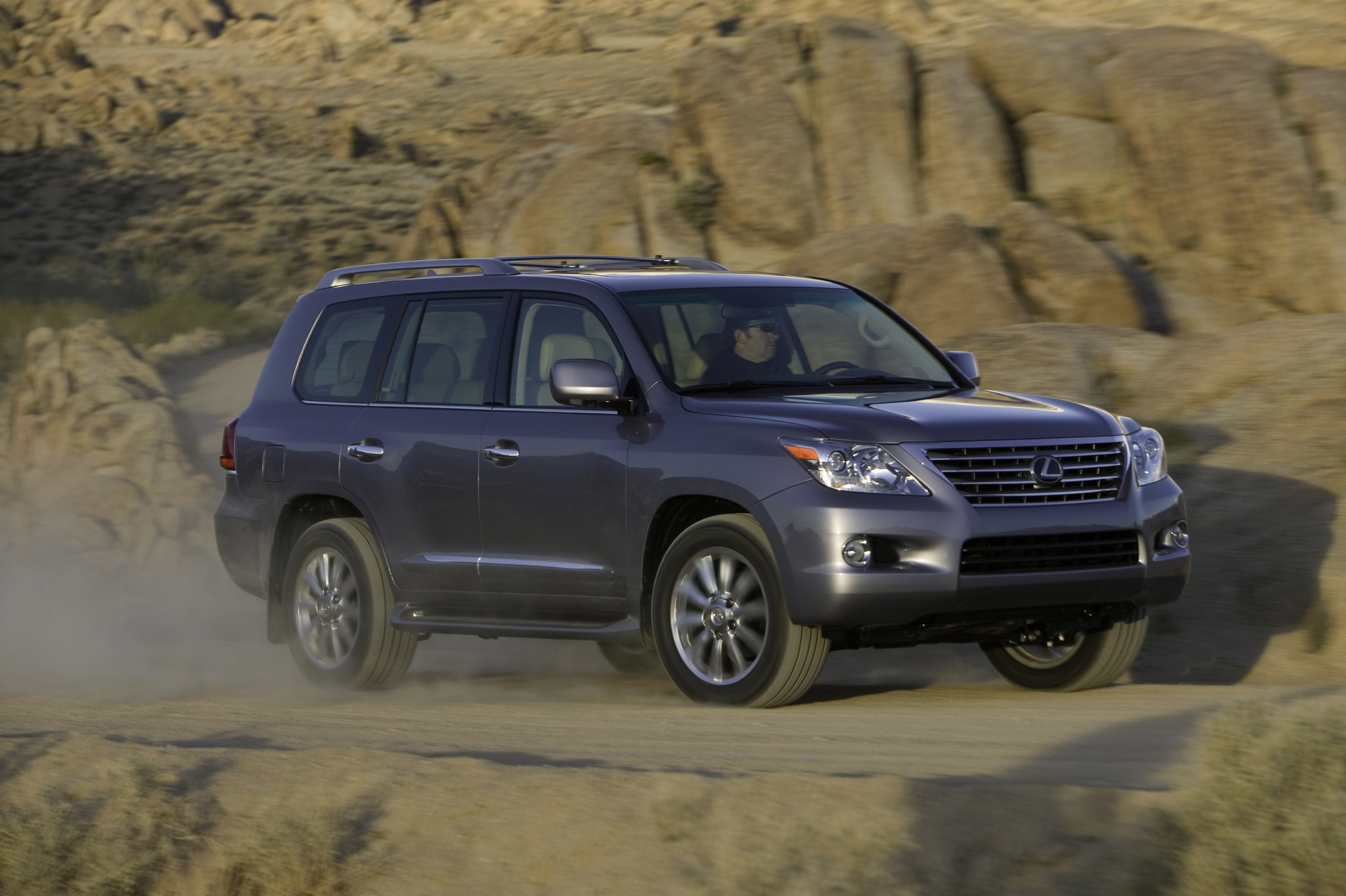 Lexus LX 570 photo #21