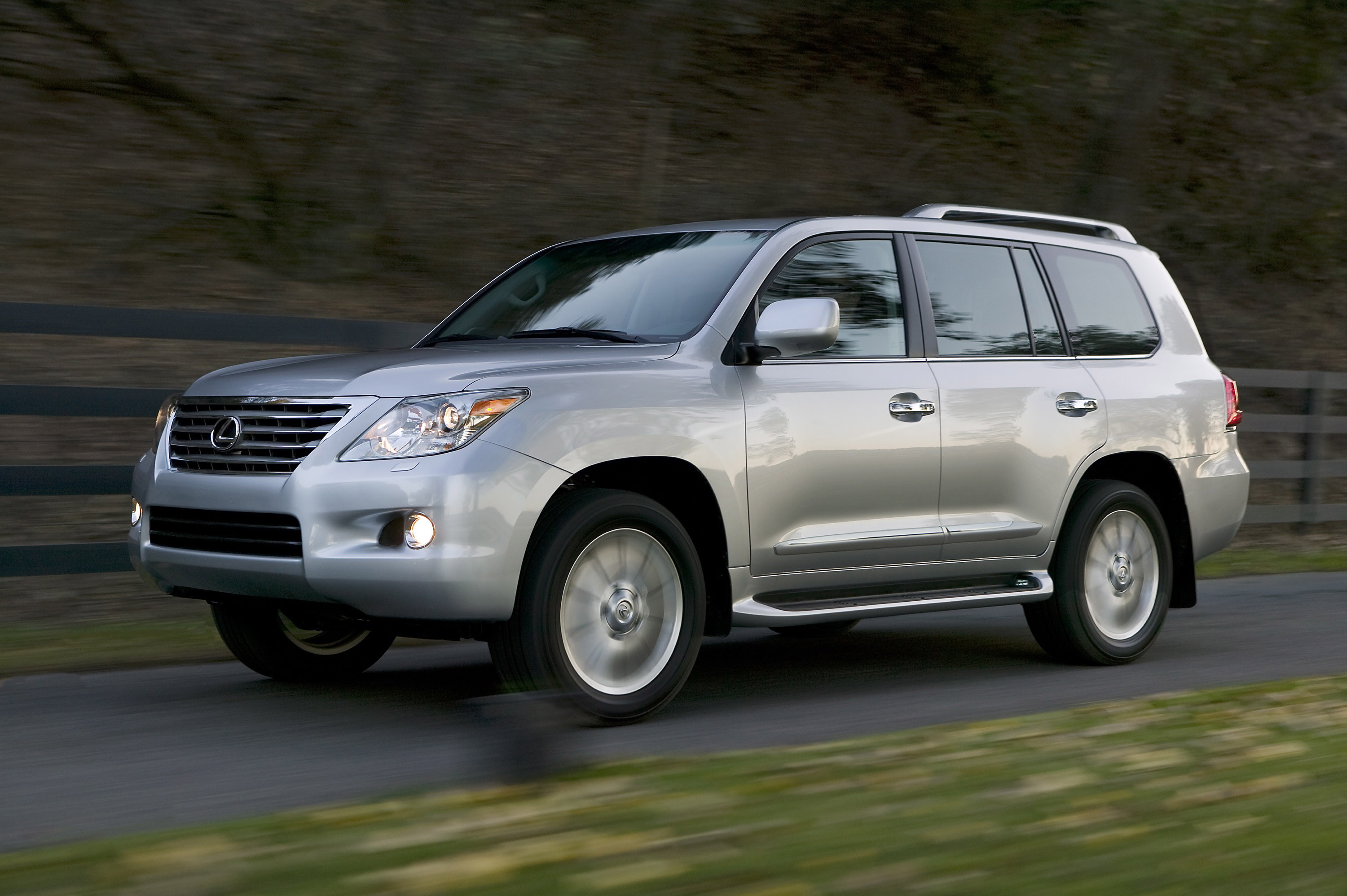 Lexus LX 570 photo #22
