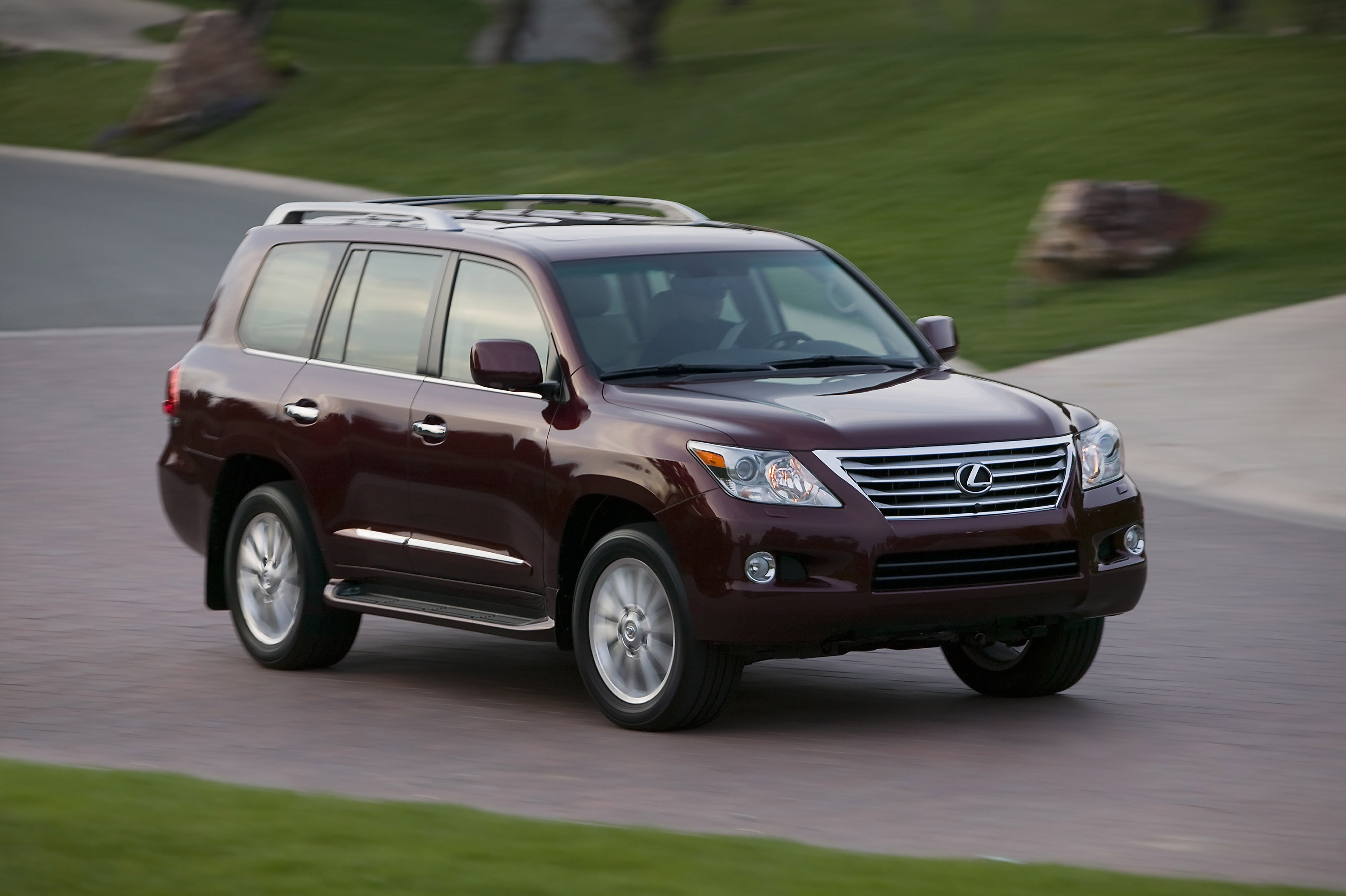 Lexus LX 570 photo #24