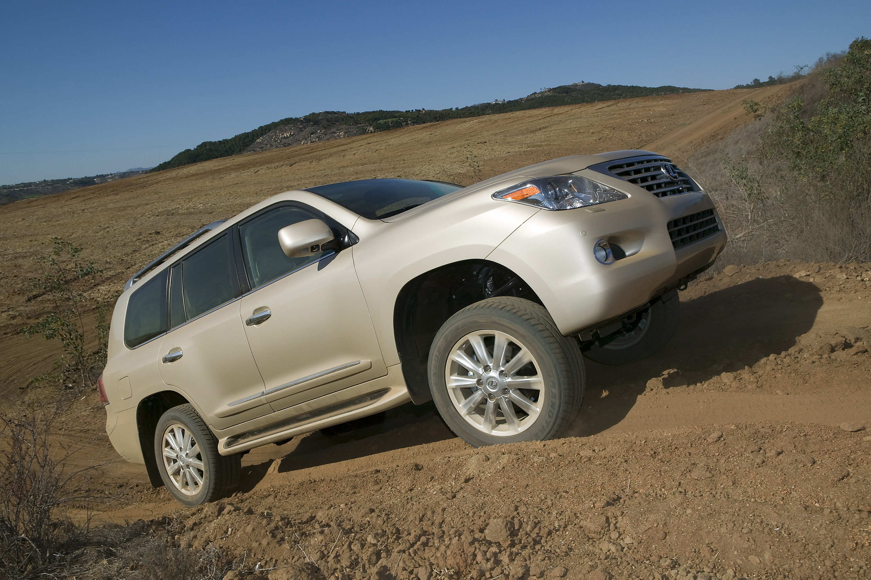Lexus LX 570 photo #25