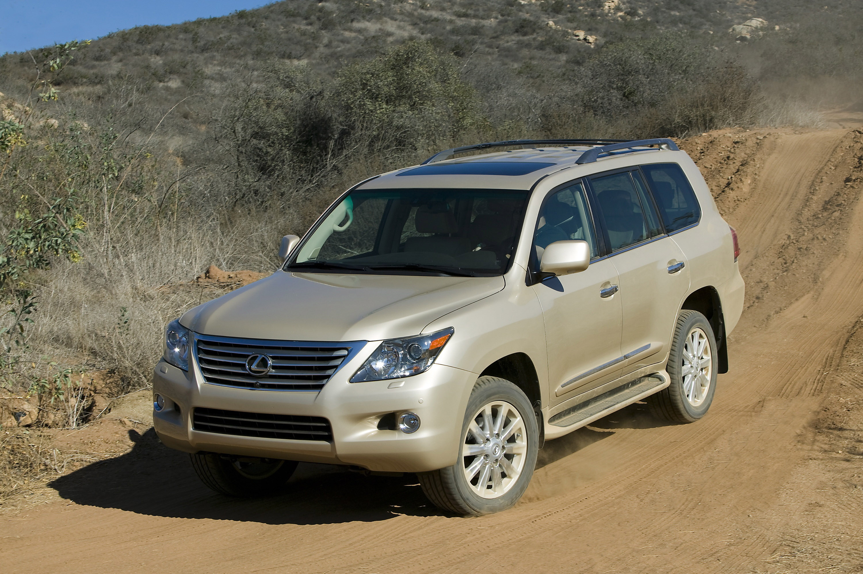 Lexus LX 570 photo #26