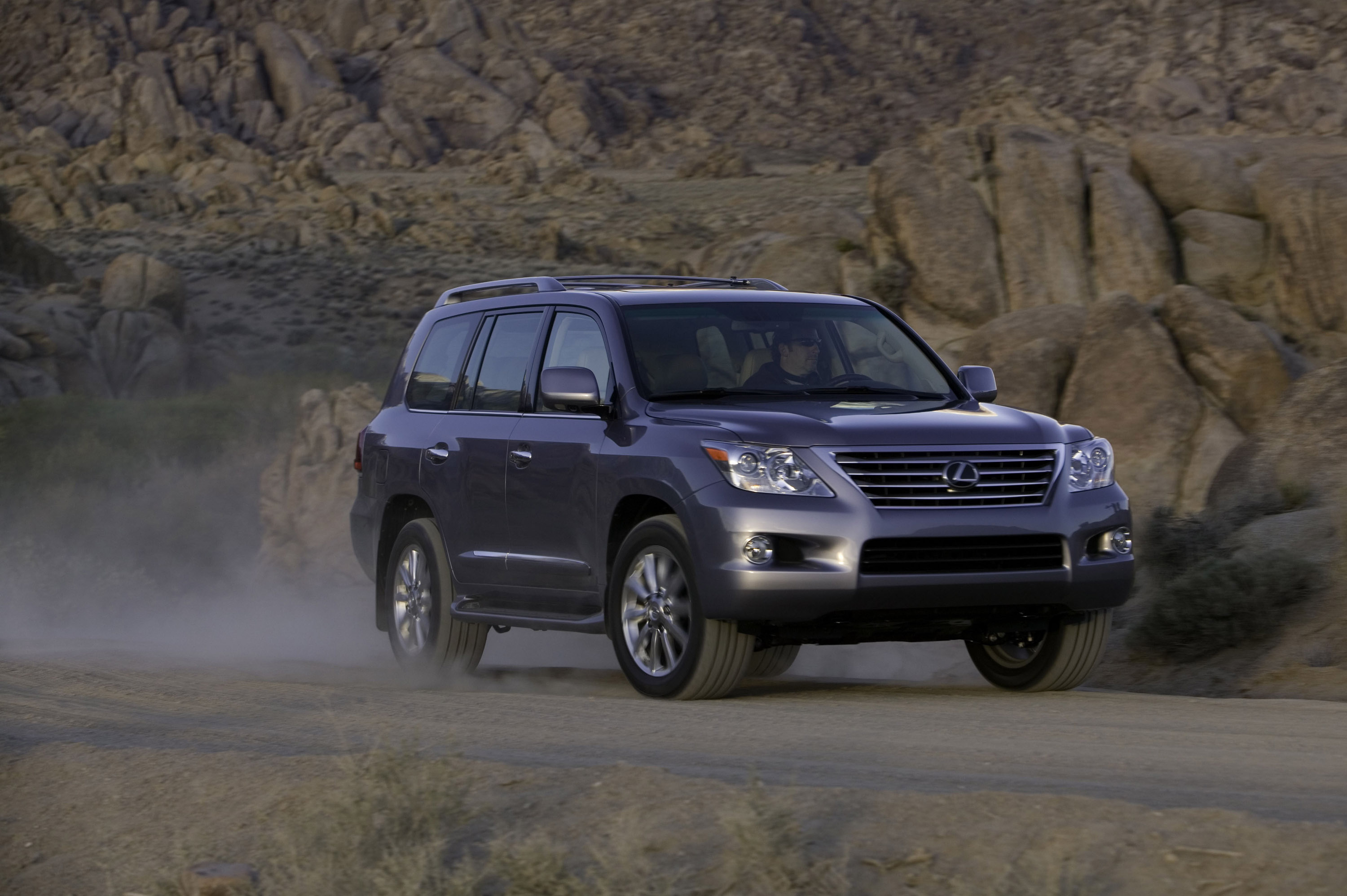 Lexus LX 570 photo #31