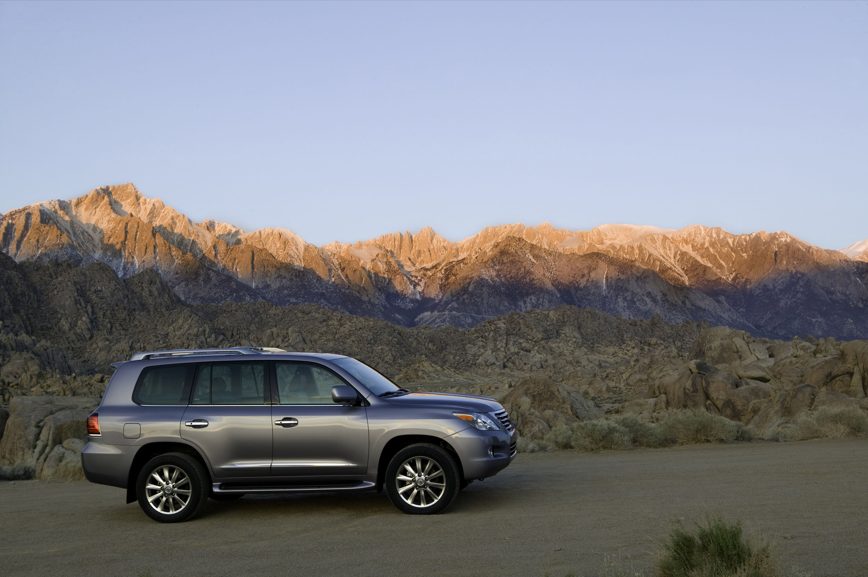 Lexus LX 570 photo #36