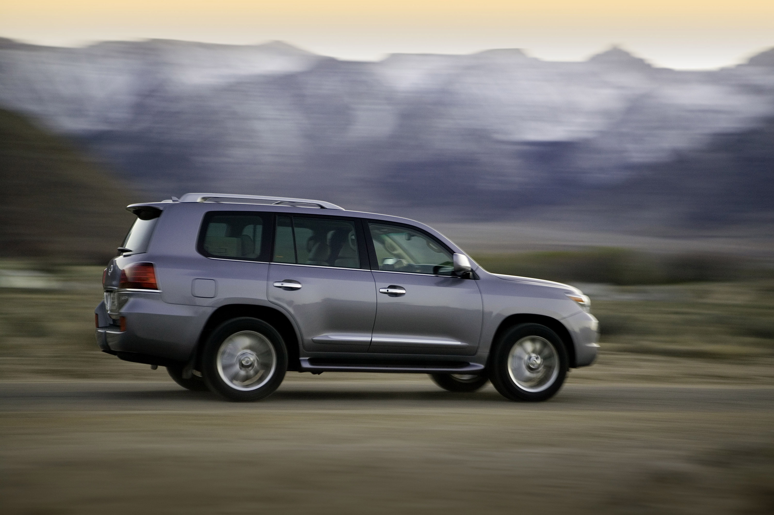 Lexus LX 570 photo #37