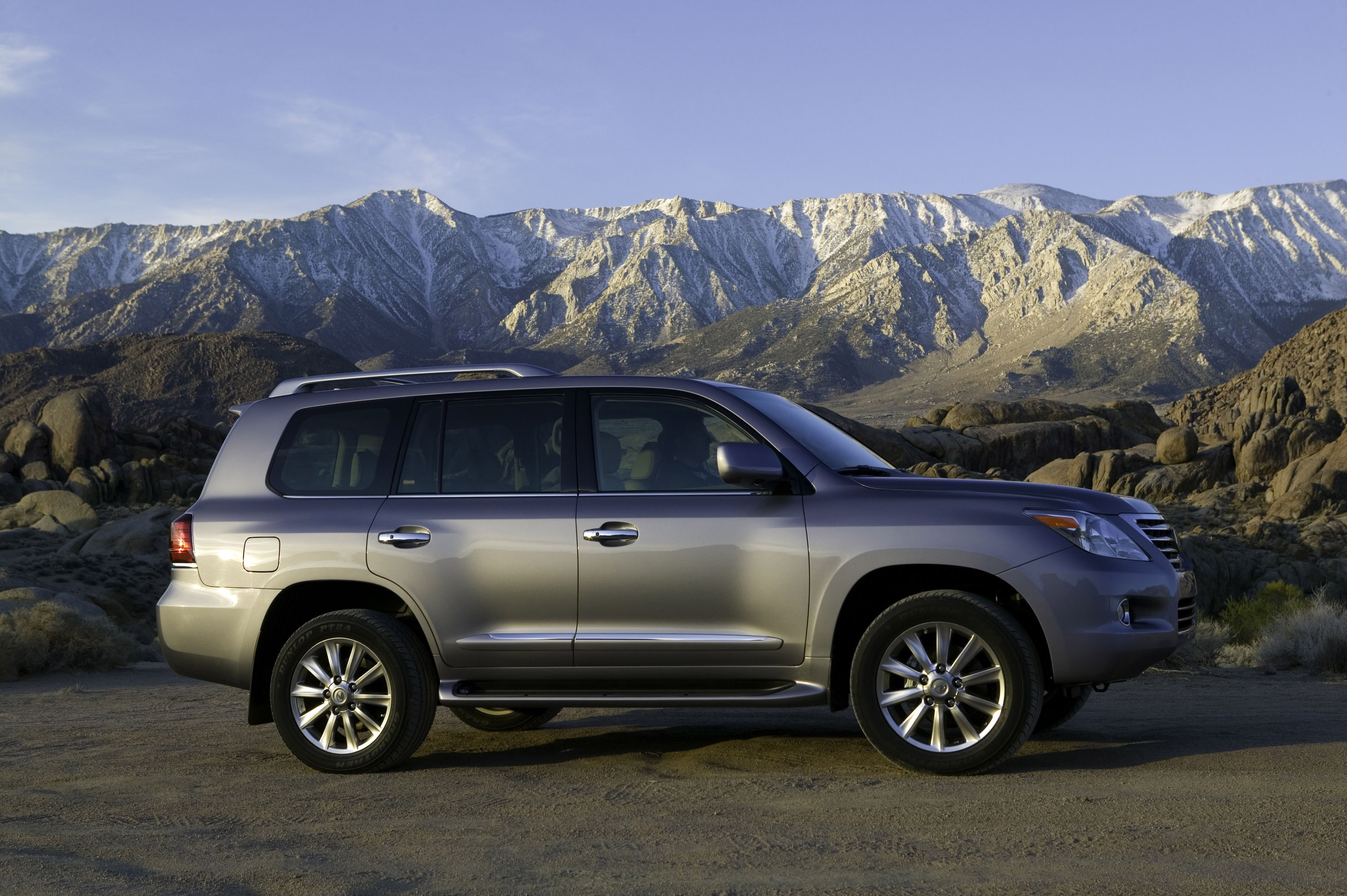 Lexus LX 570 photo #39