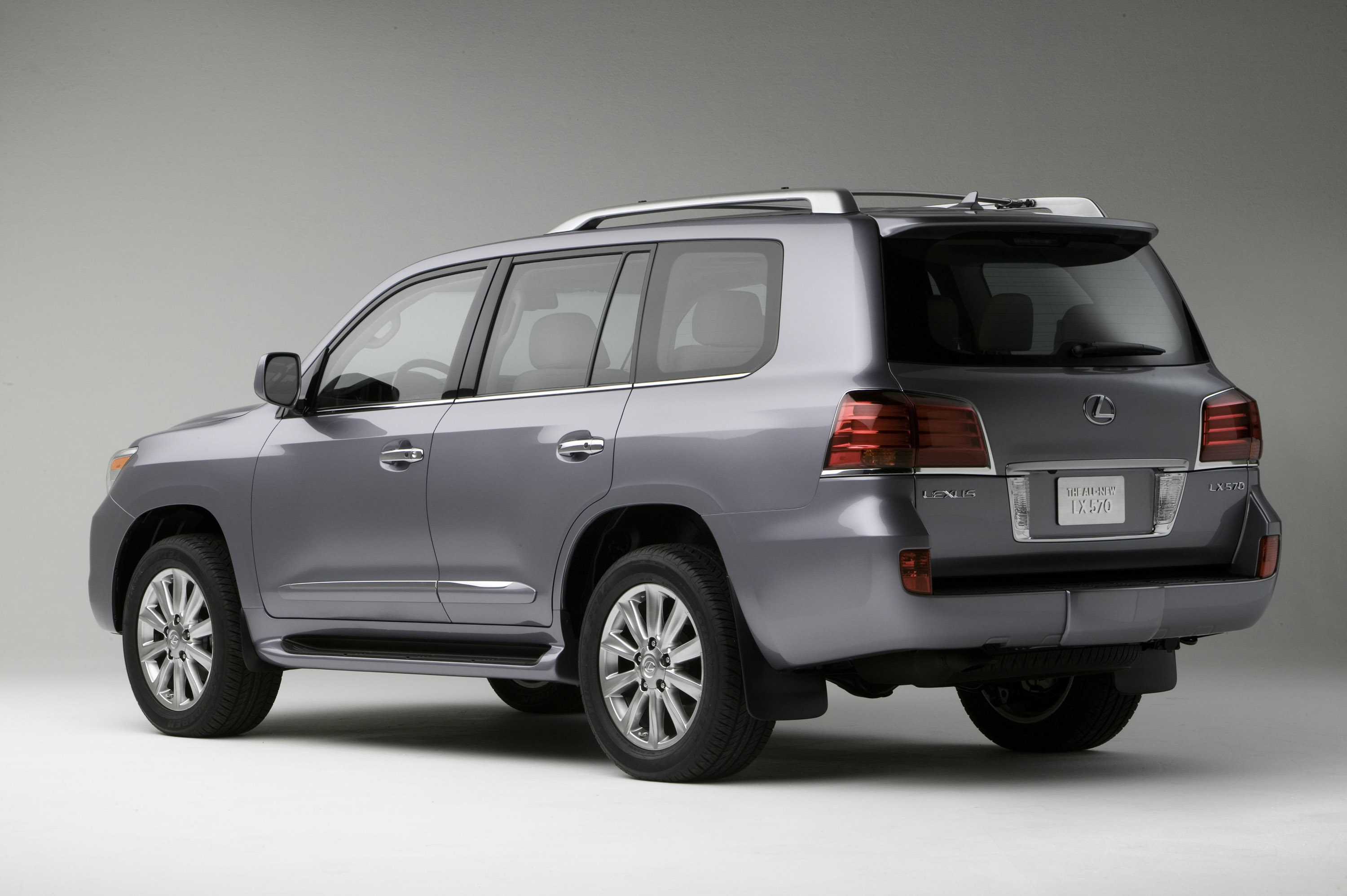 Lexus LX 570 photo #40