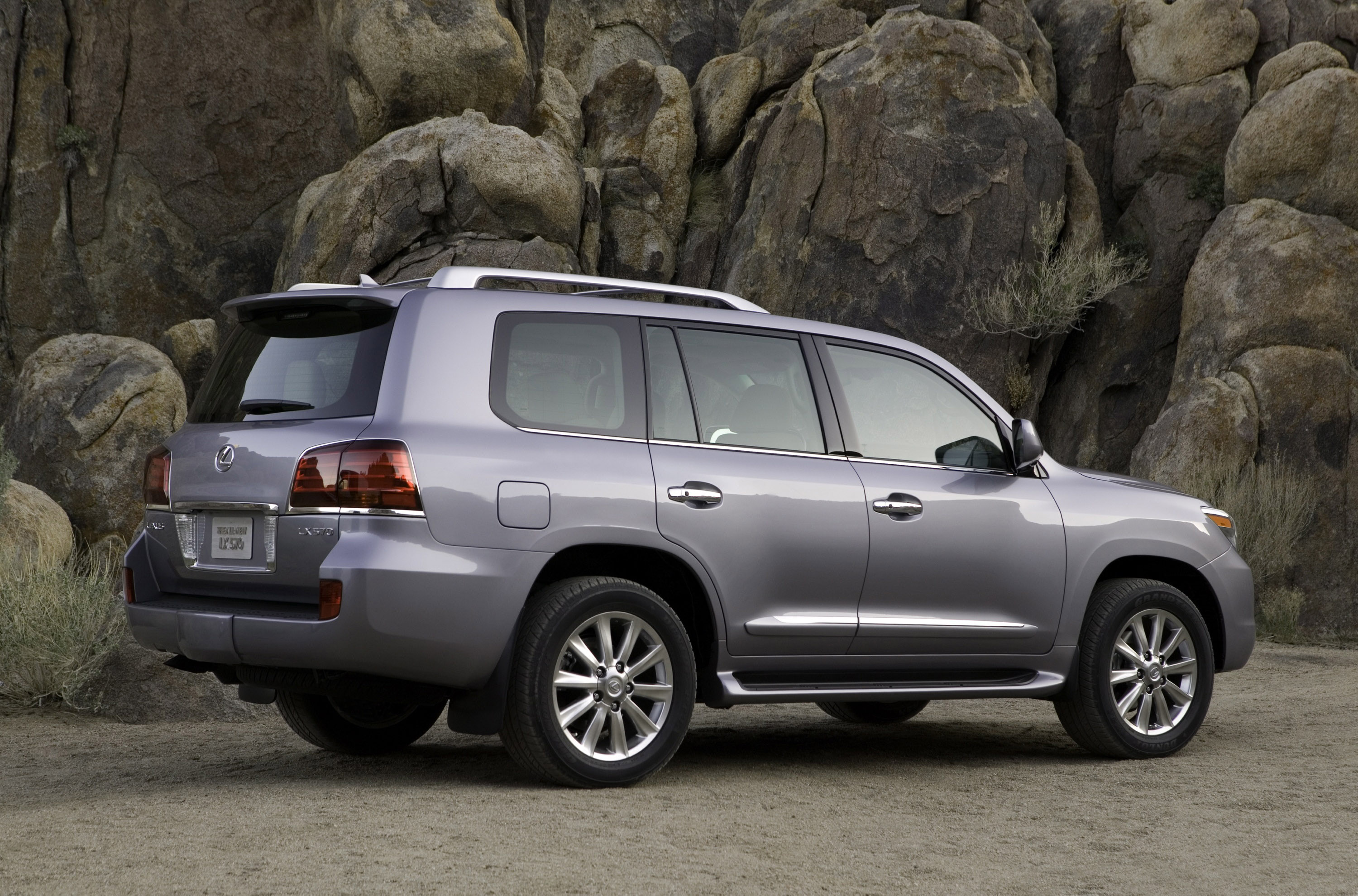 Lexus LX 570 photo #41
