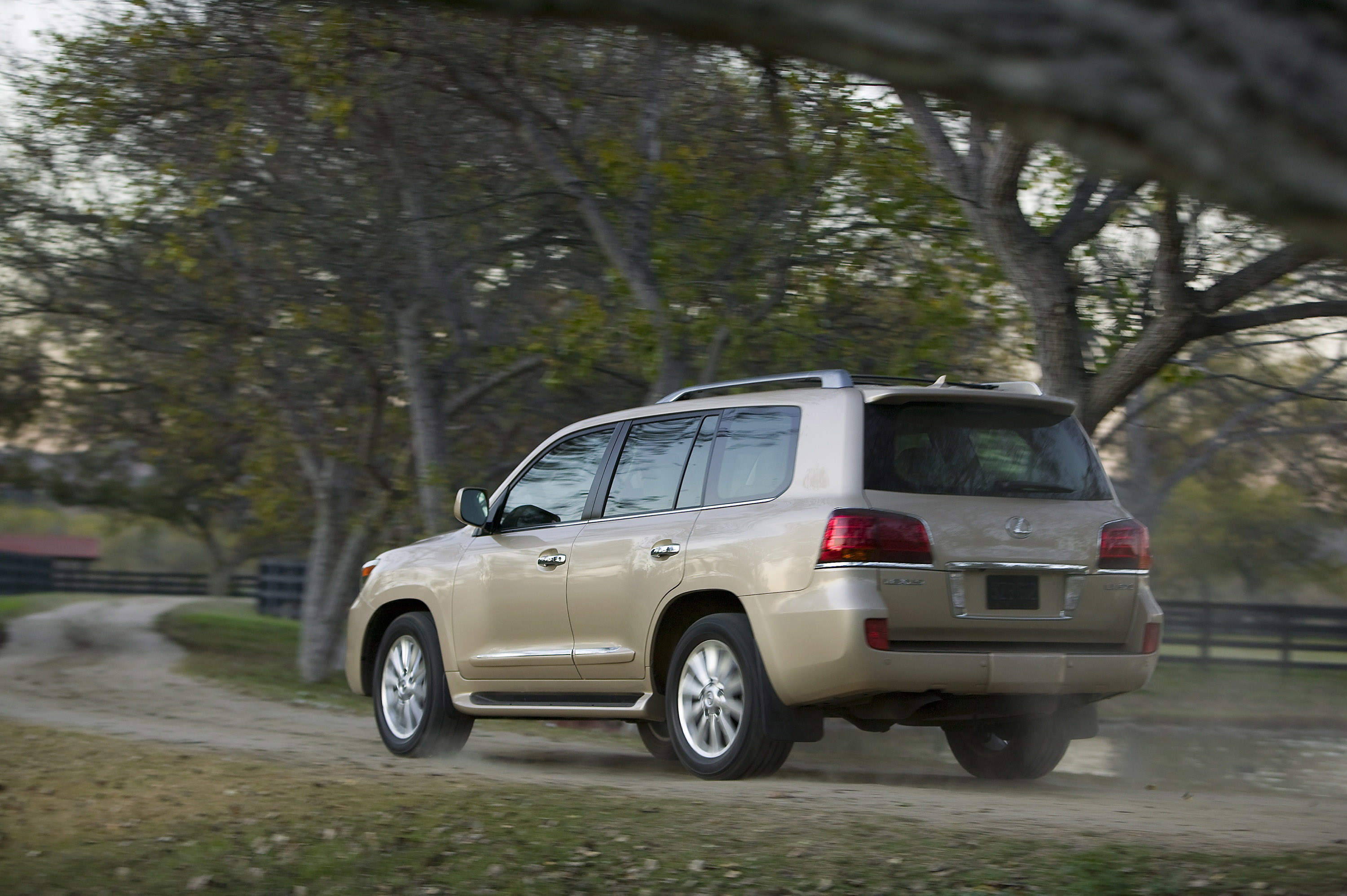 Lexus LX 570 photo #43
