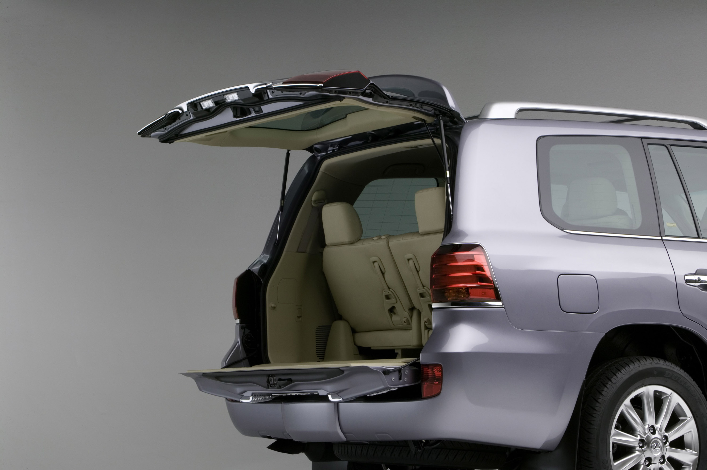 Lexus LX 570 photo #47