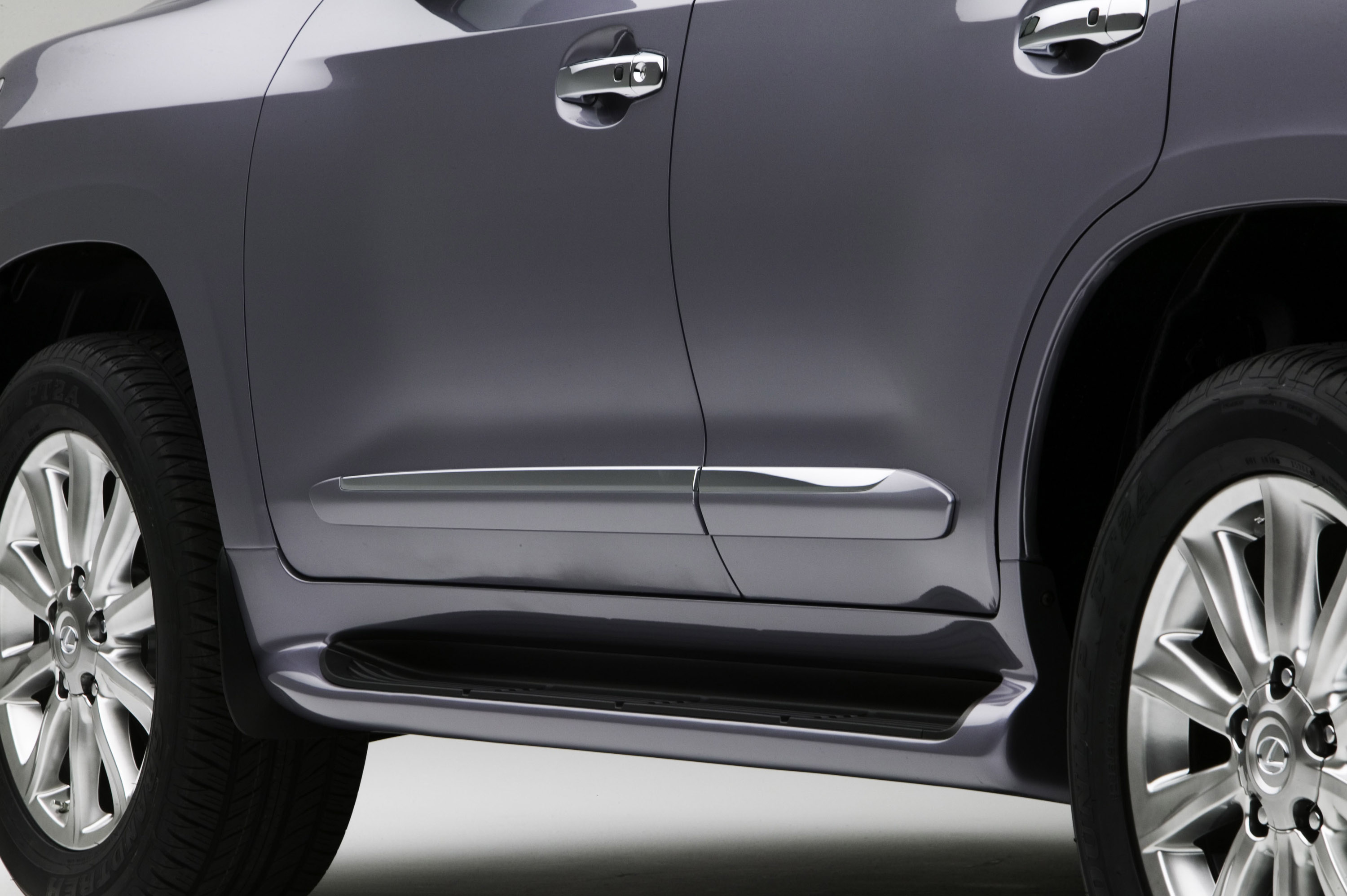 Lexus LX 570 photo #49