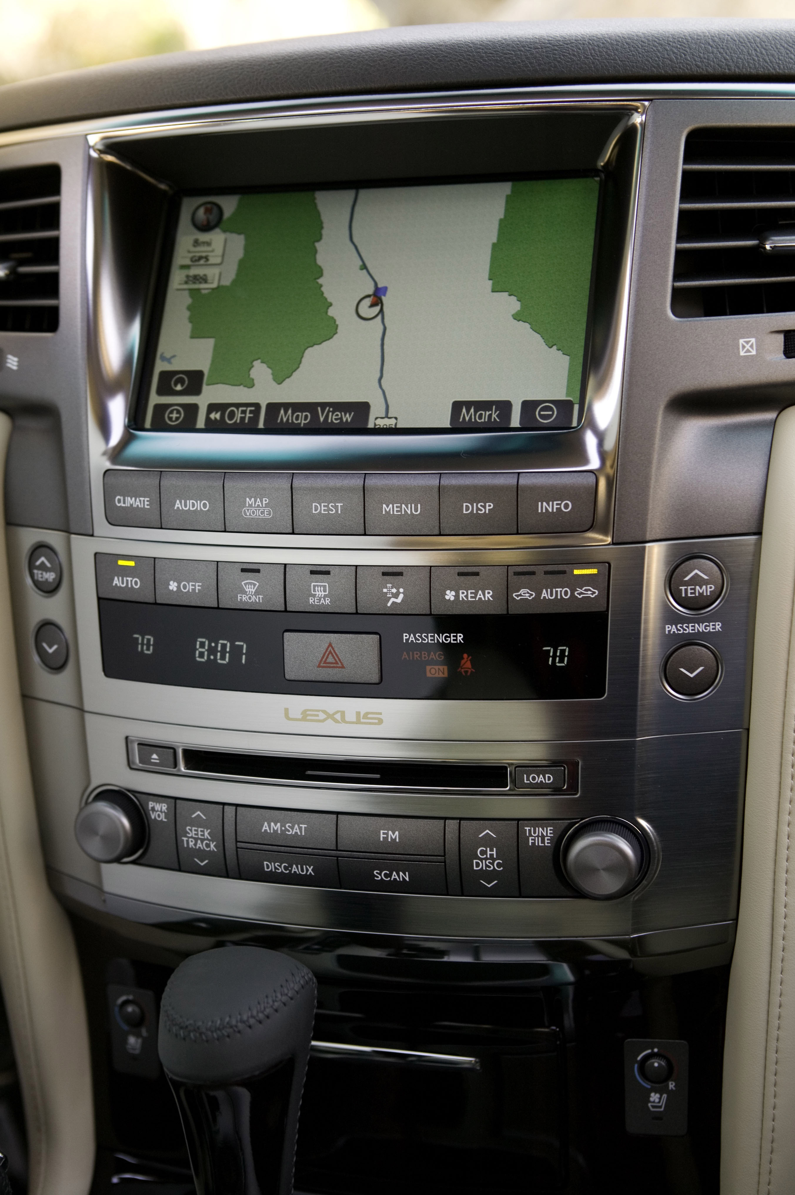 Lexus LX 570 photo #57