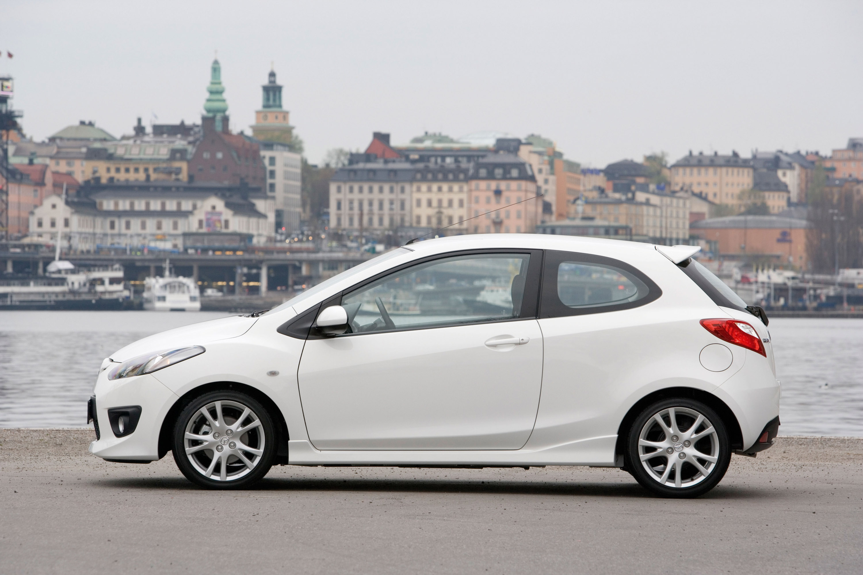 Mazda 2 photo #19
