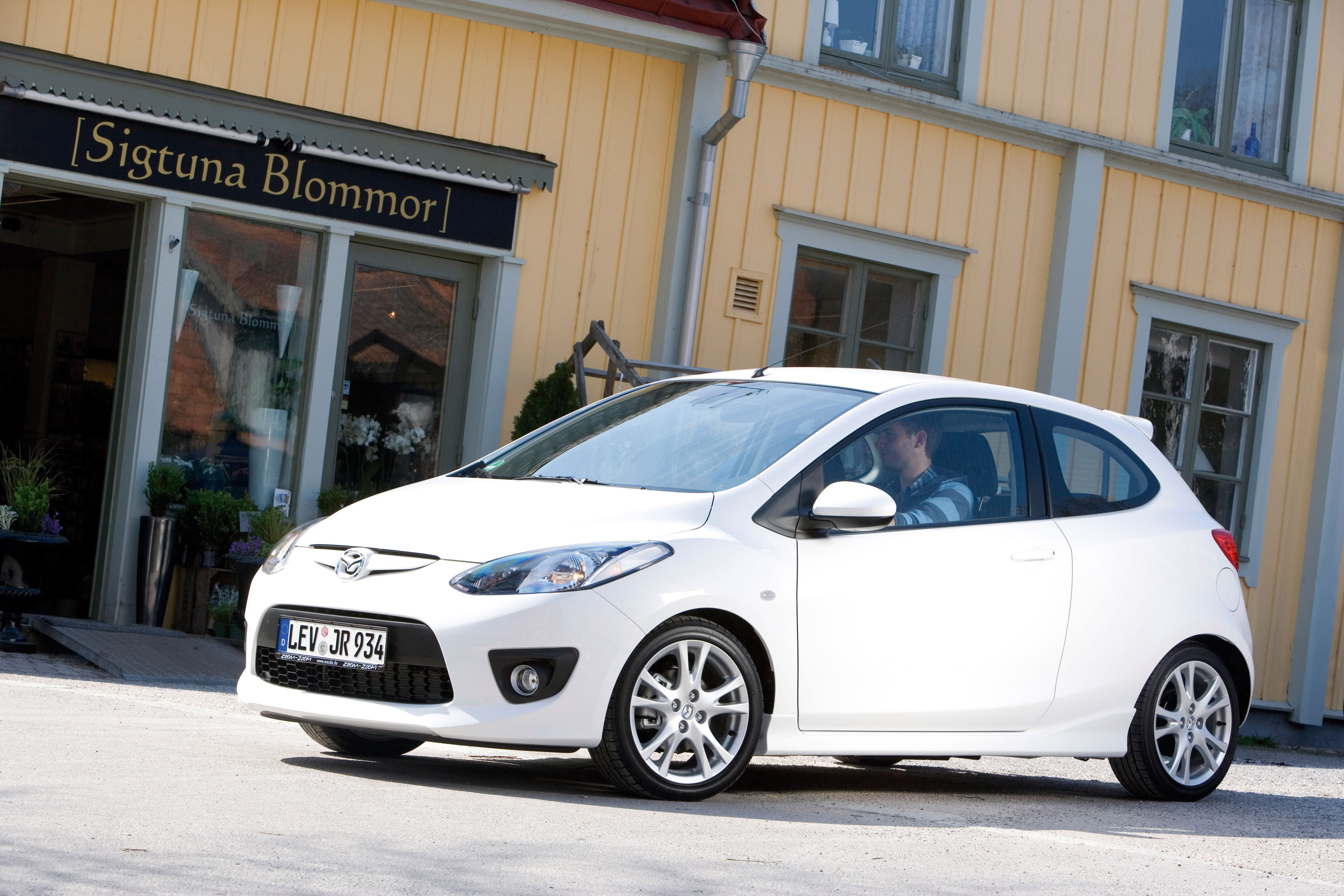 Mazda 2 photo #20