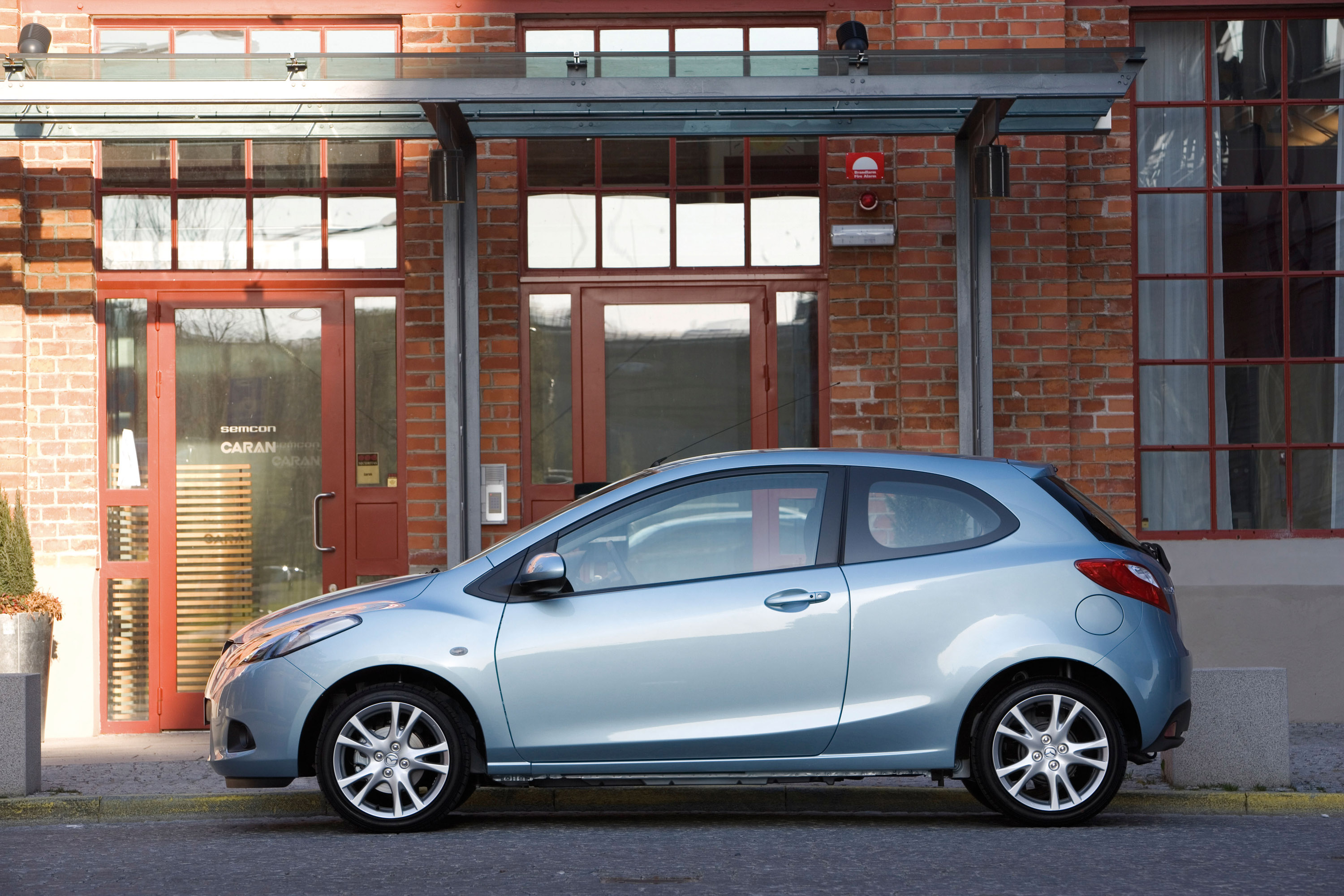 Mazda 2 photo #24