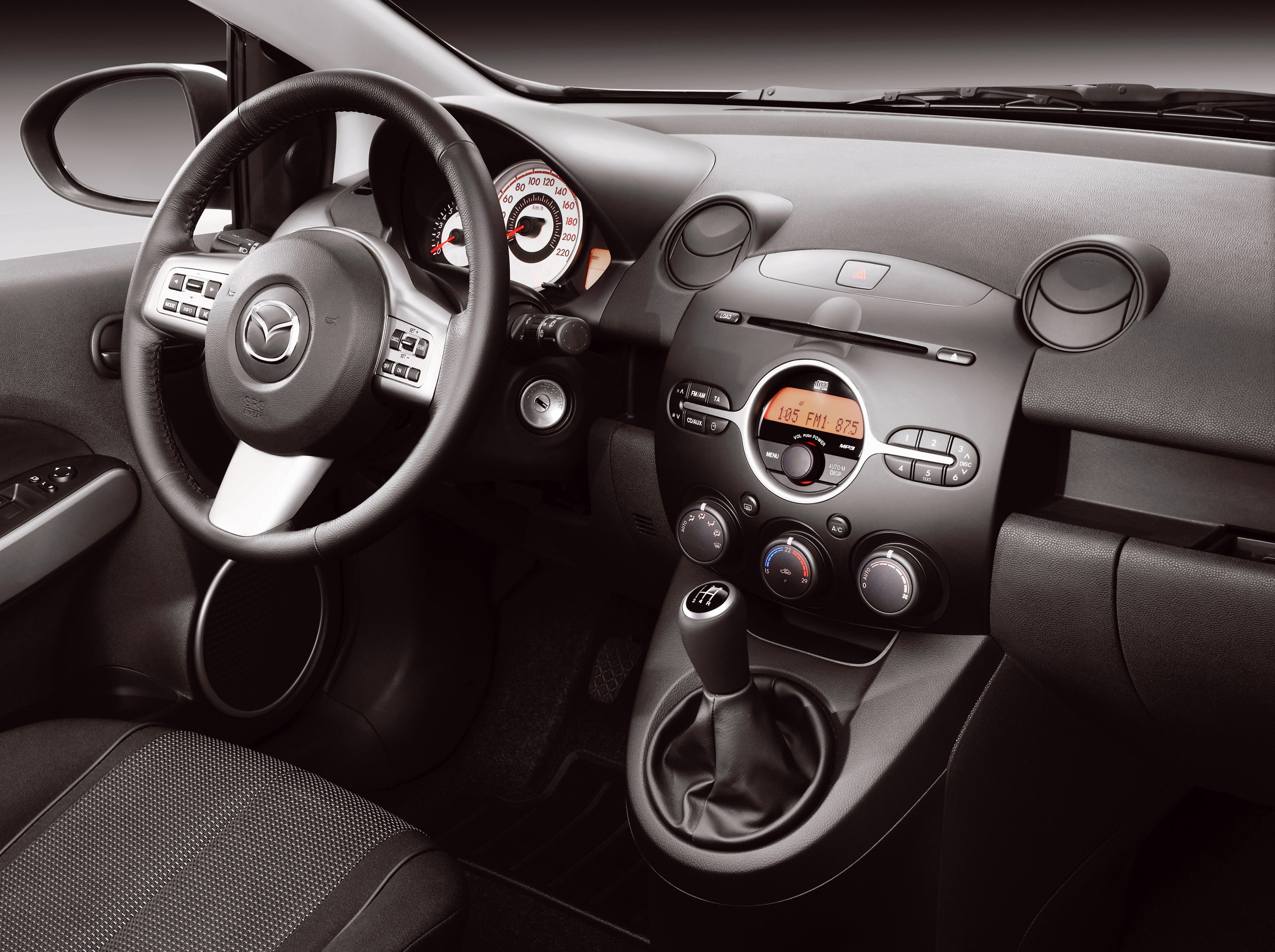 Mazda 2 photo #33