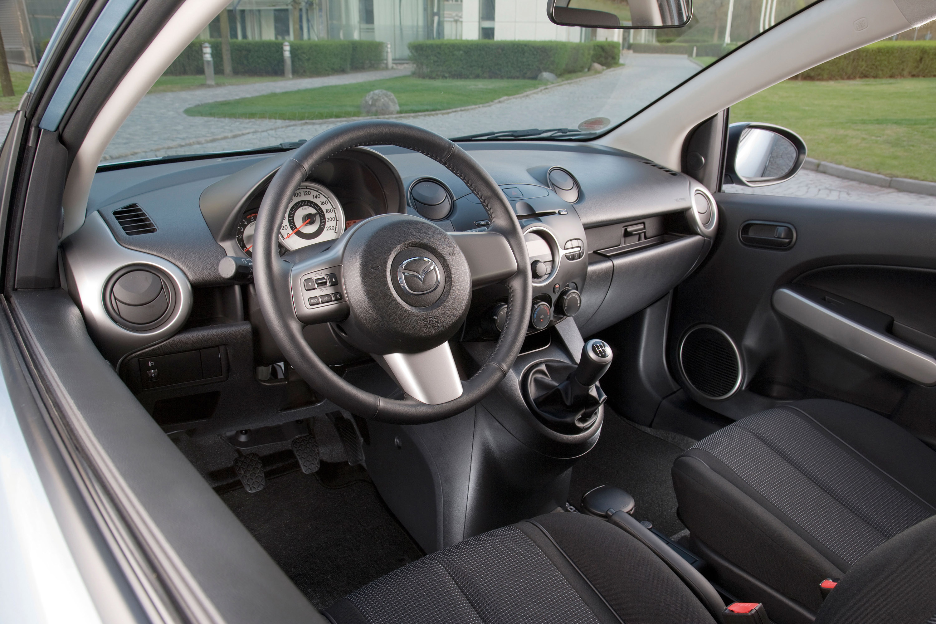 Mazda 2 photo #34