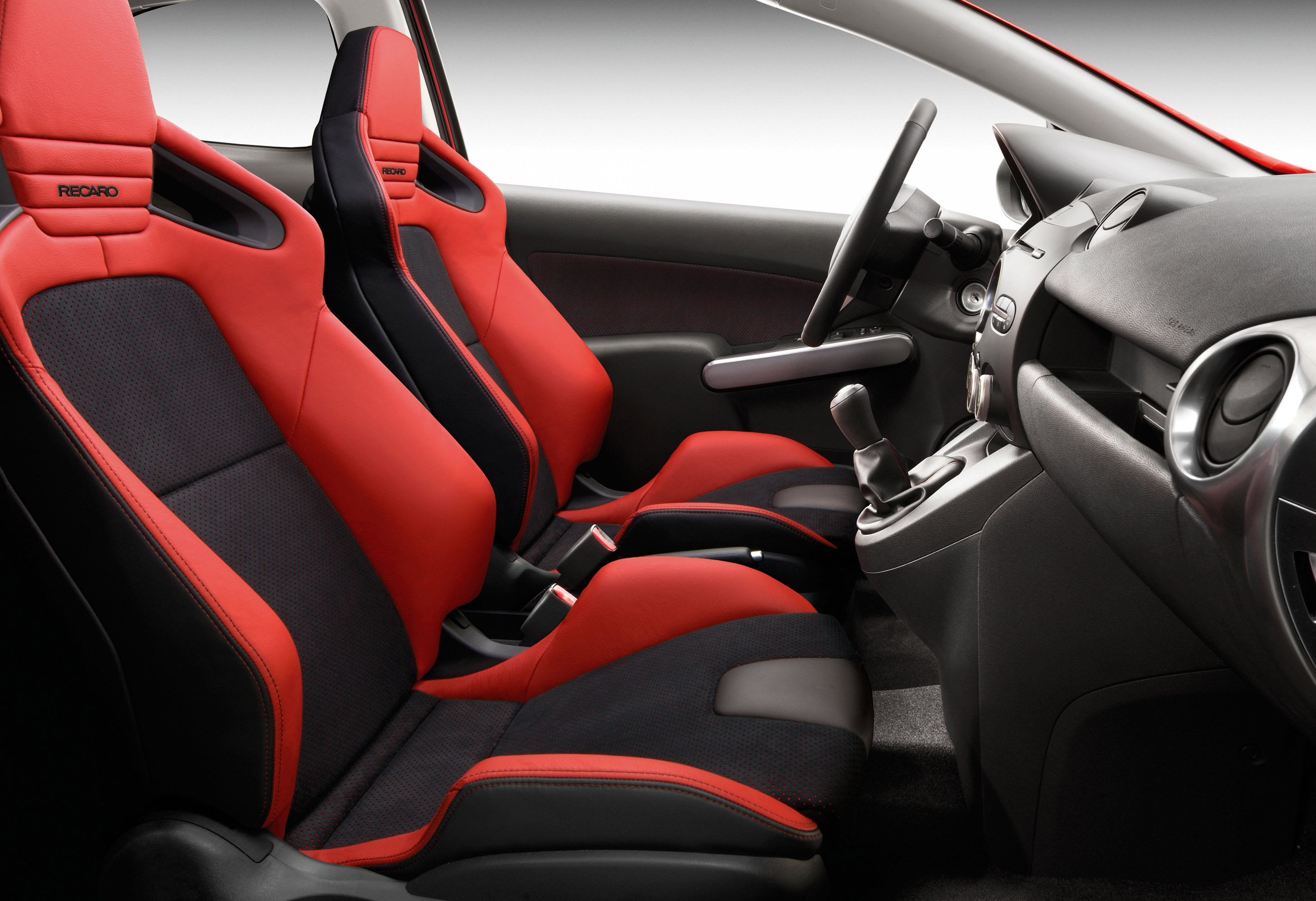 Mazda 2 photo #36