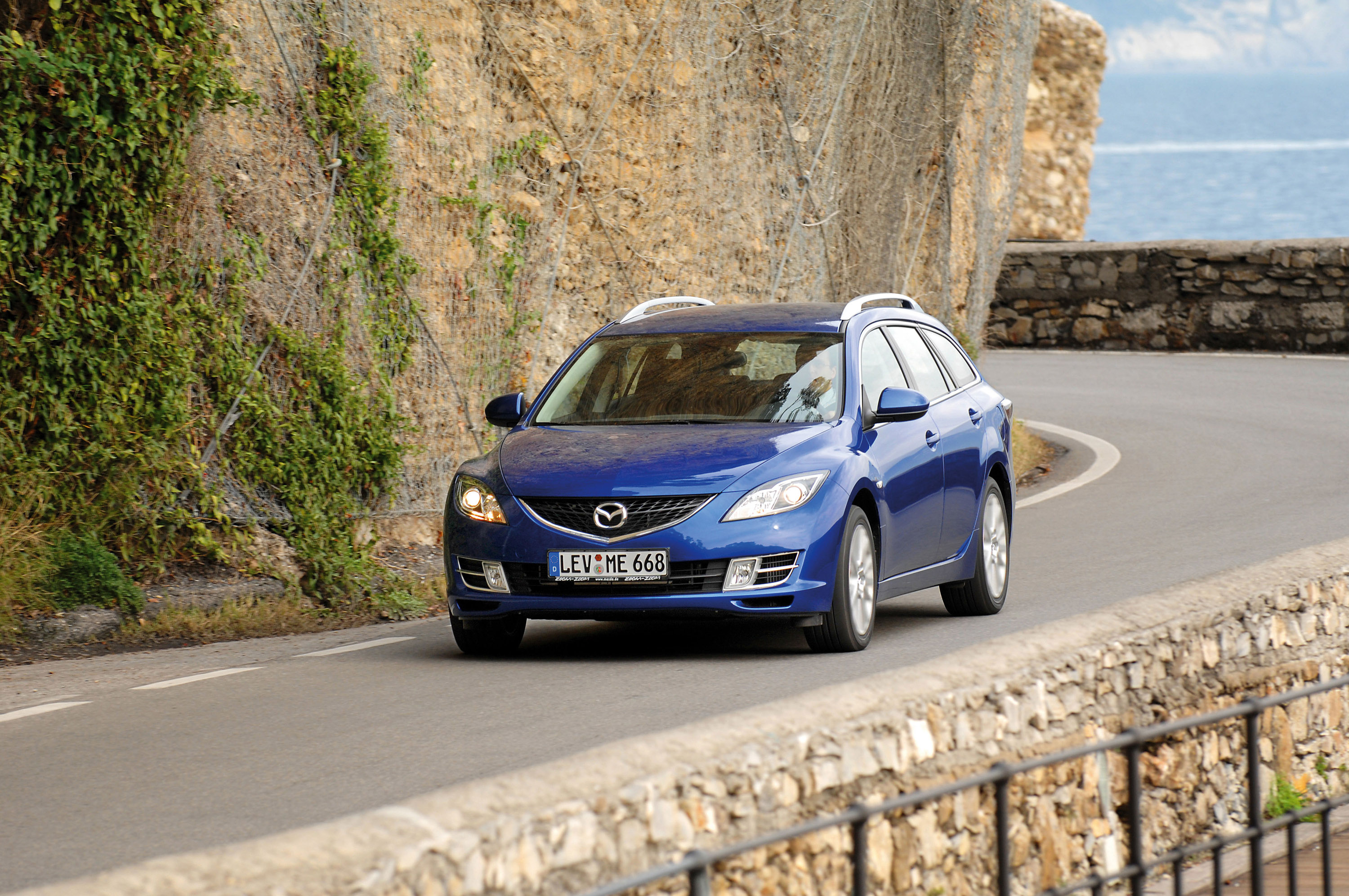 Mazda 6 Wagon photo #17