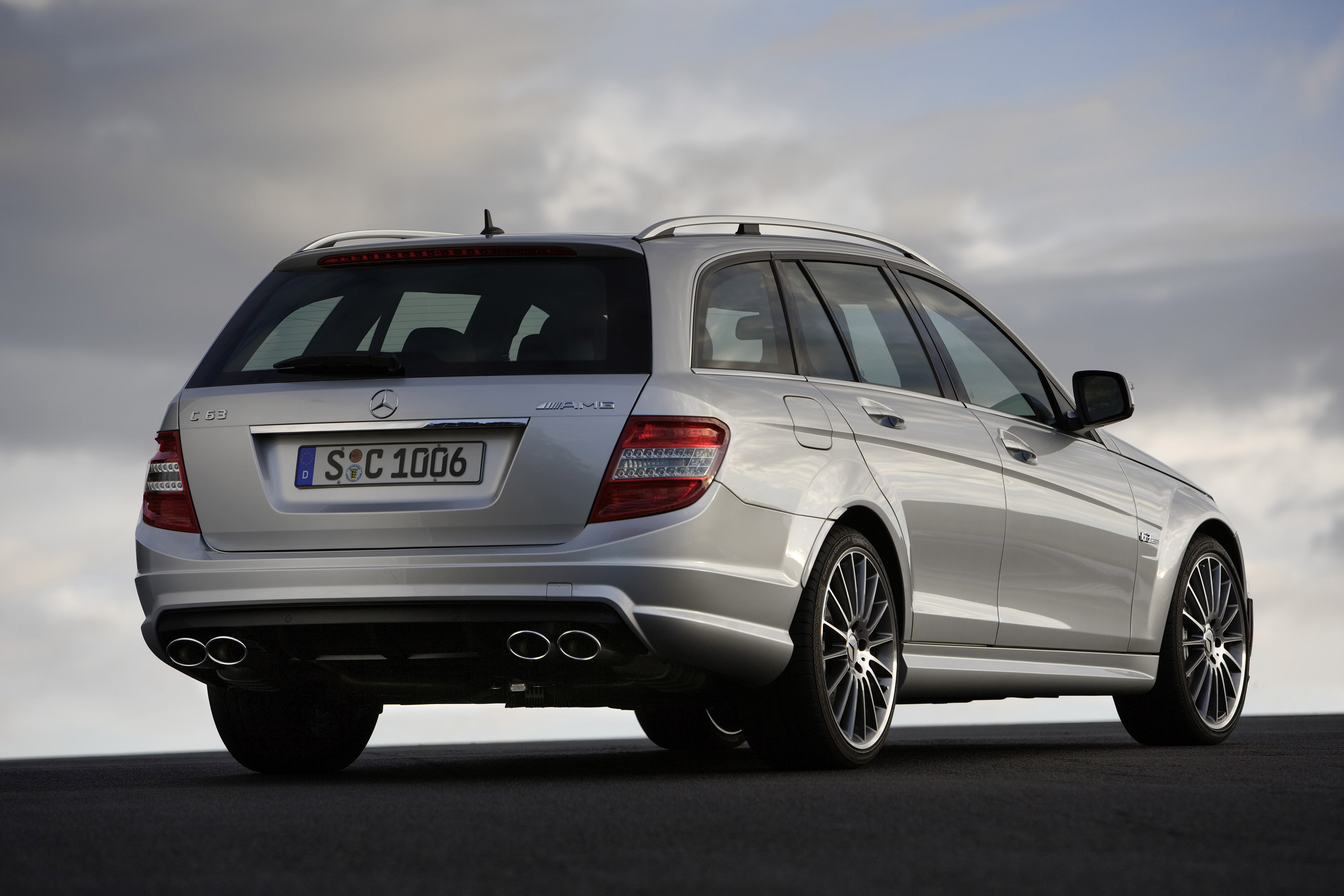 Mercedes-Benz C63 AMG Estate photo #17