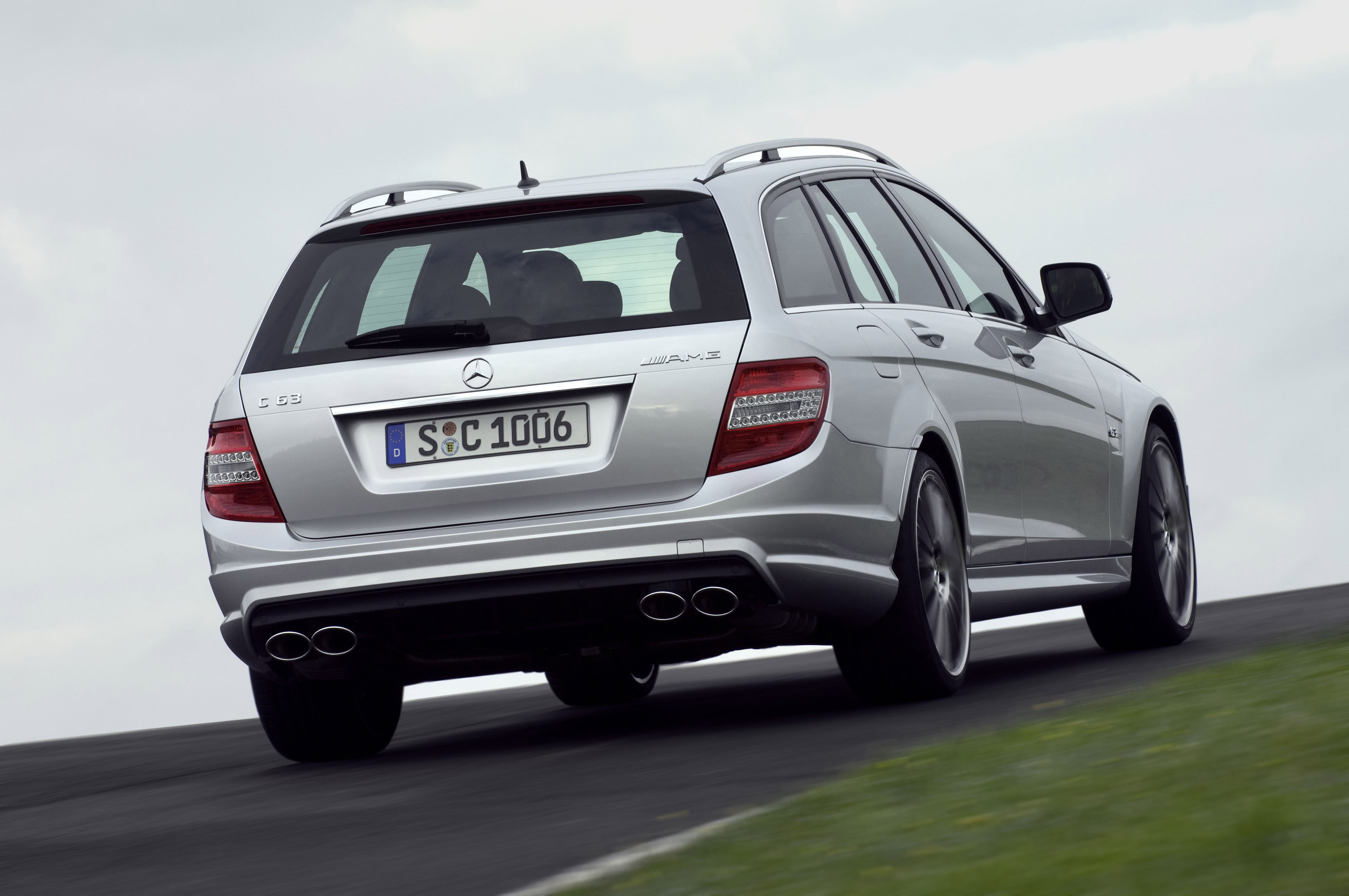 Mercedes-Benz C63 AMG Estate photo #18