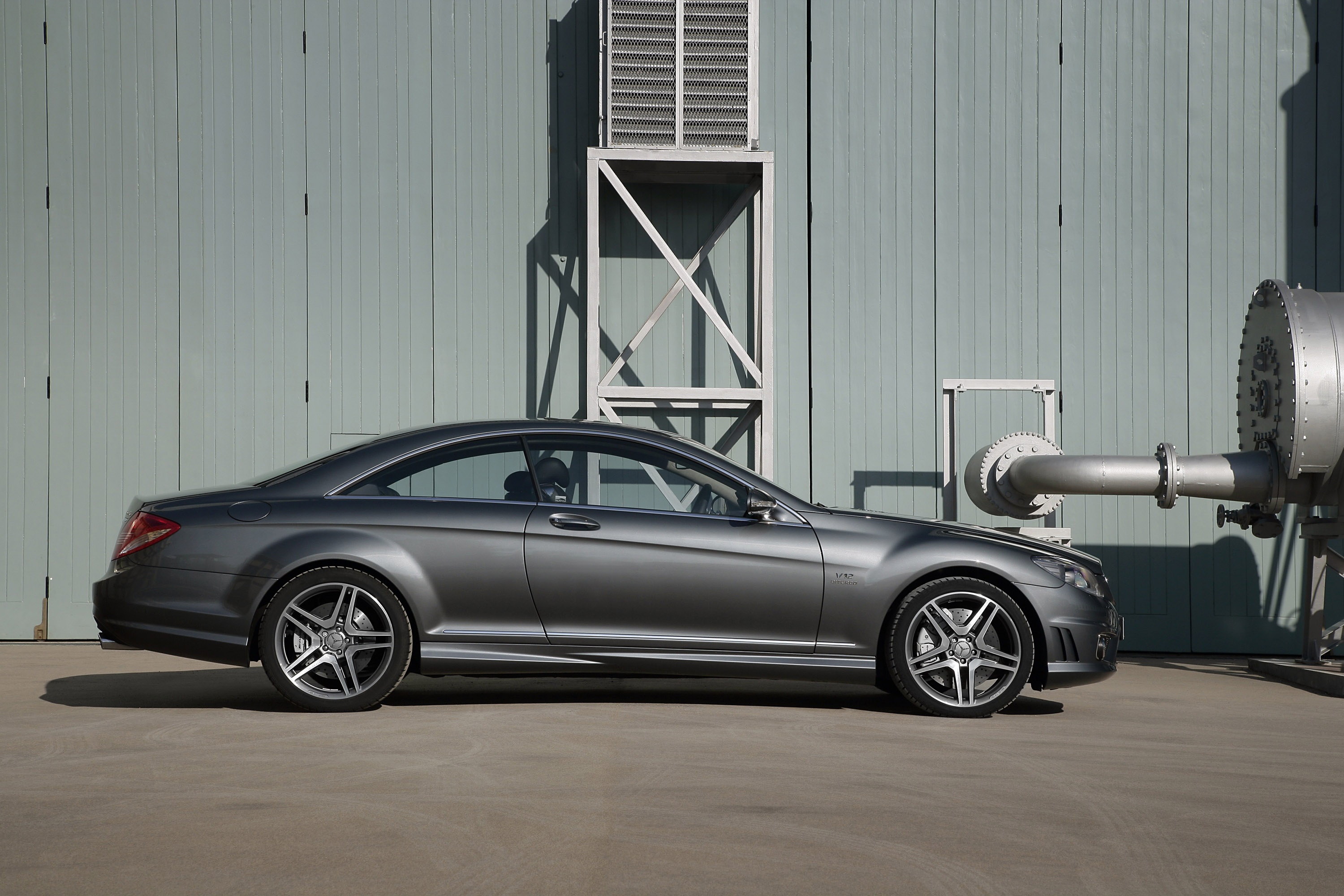 Mercedes-Benz CL65 AMG UK Version photo #32