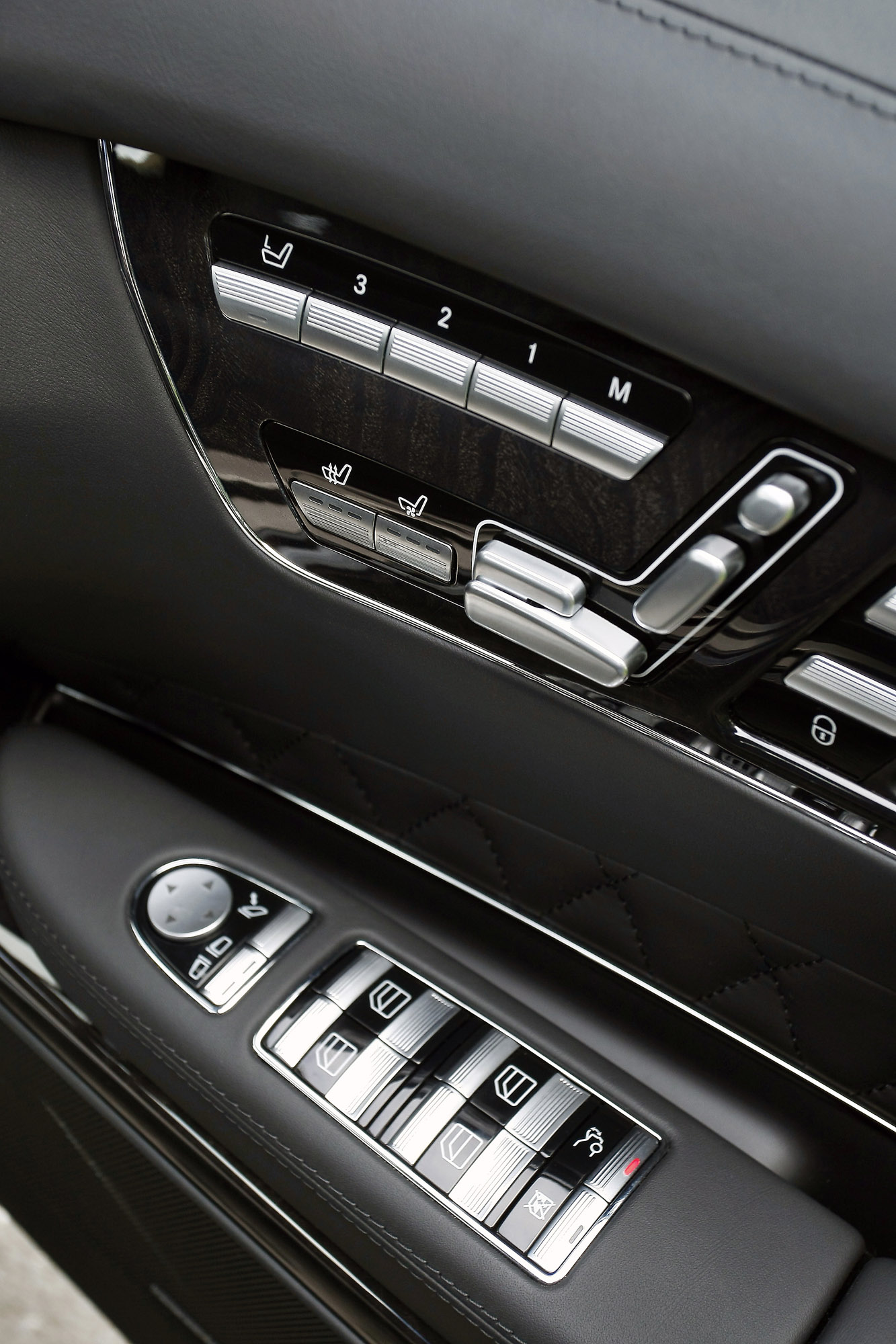 Mercedes-Benz CL65 AMG UK Version photo #44