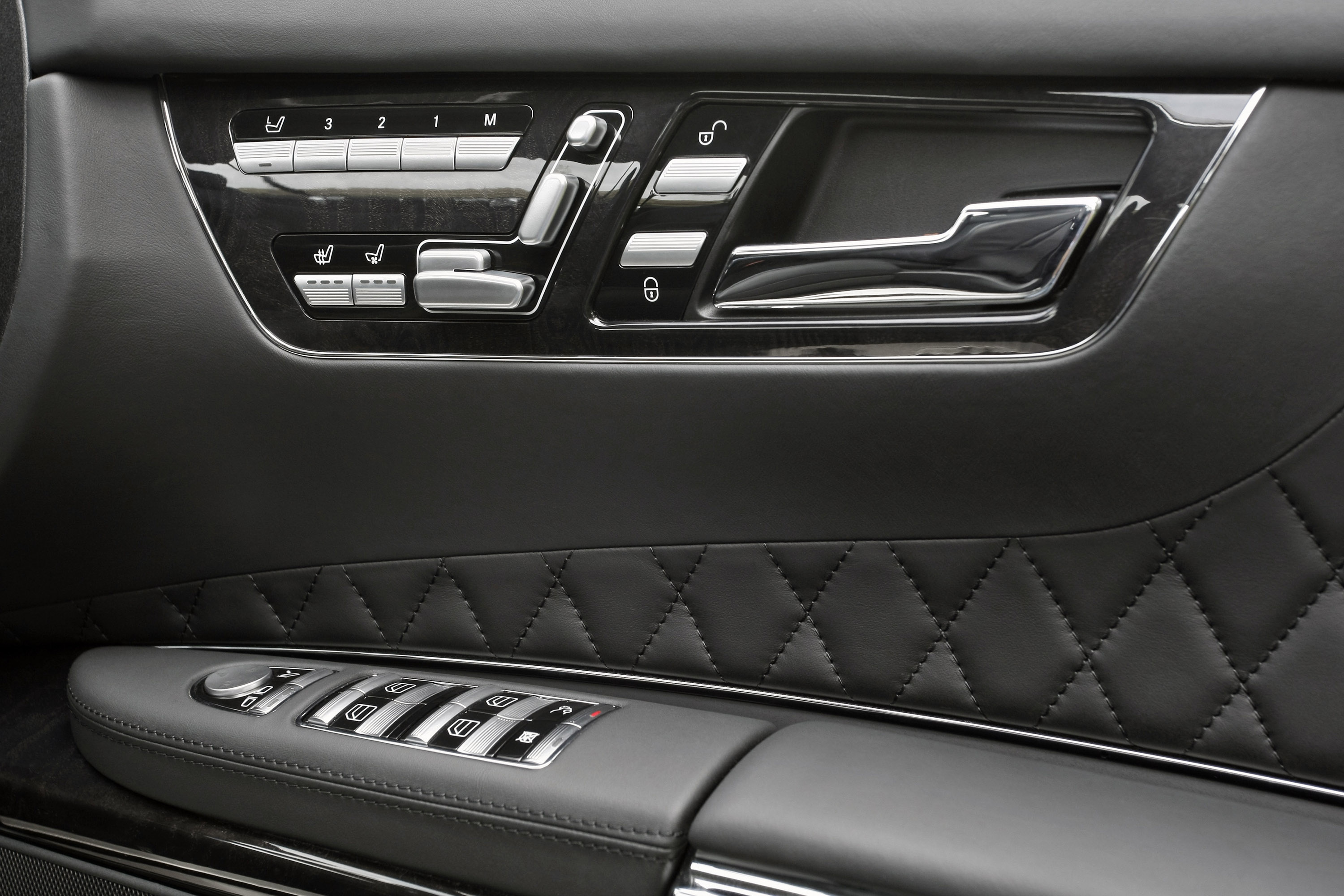 Mercedes-Benz CL65 AMG UK Version photo #45