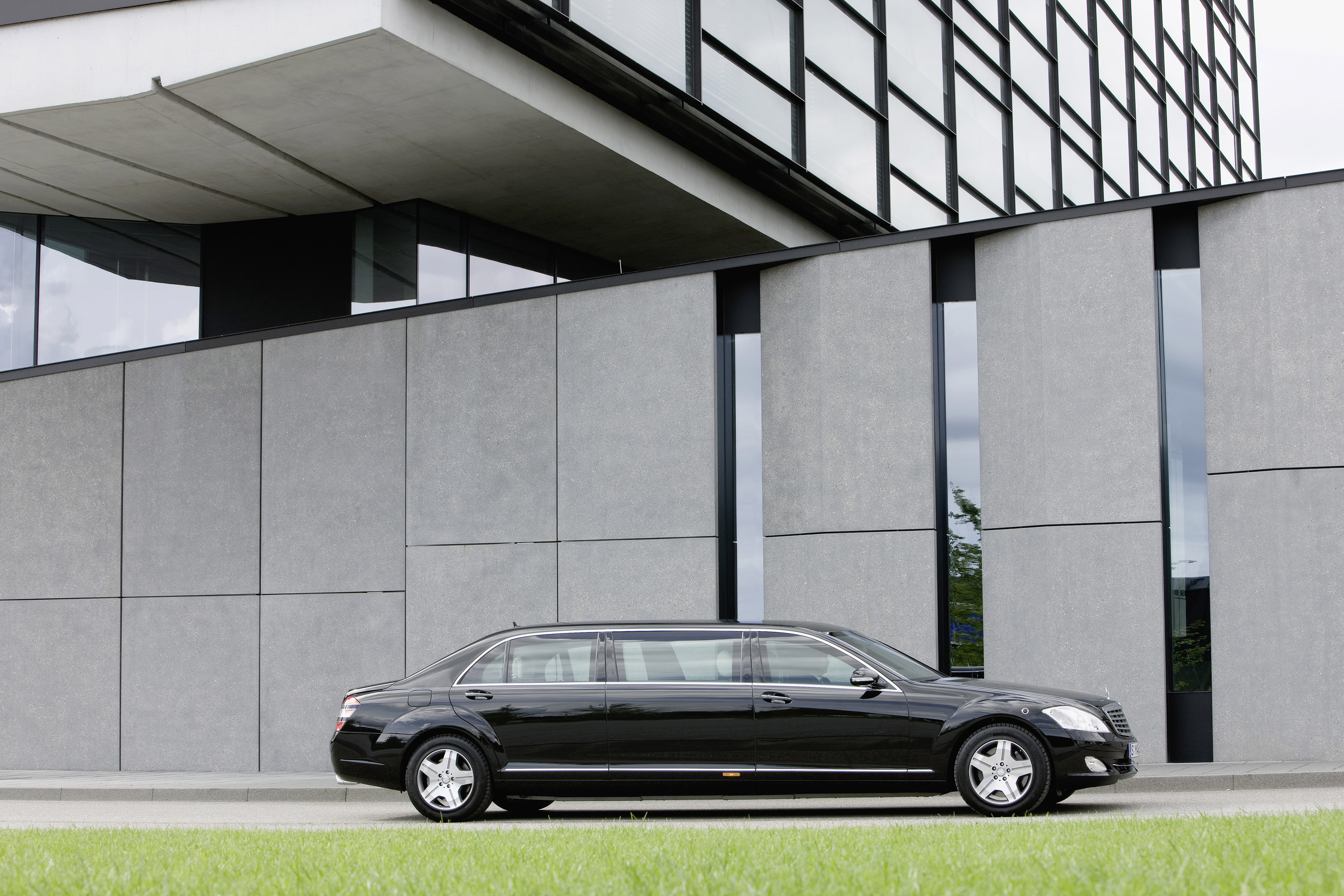 Mercedes-Benz S 600 Guard Pullman photo #2