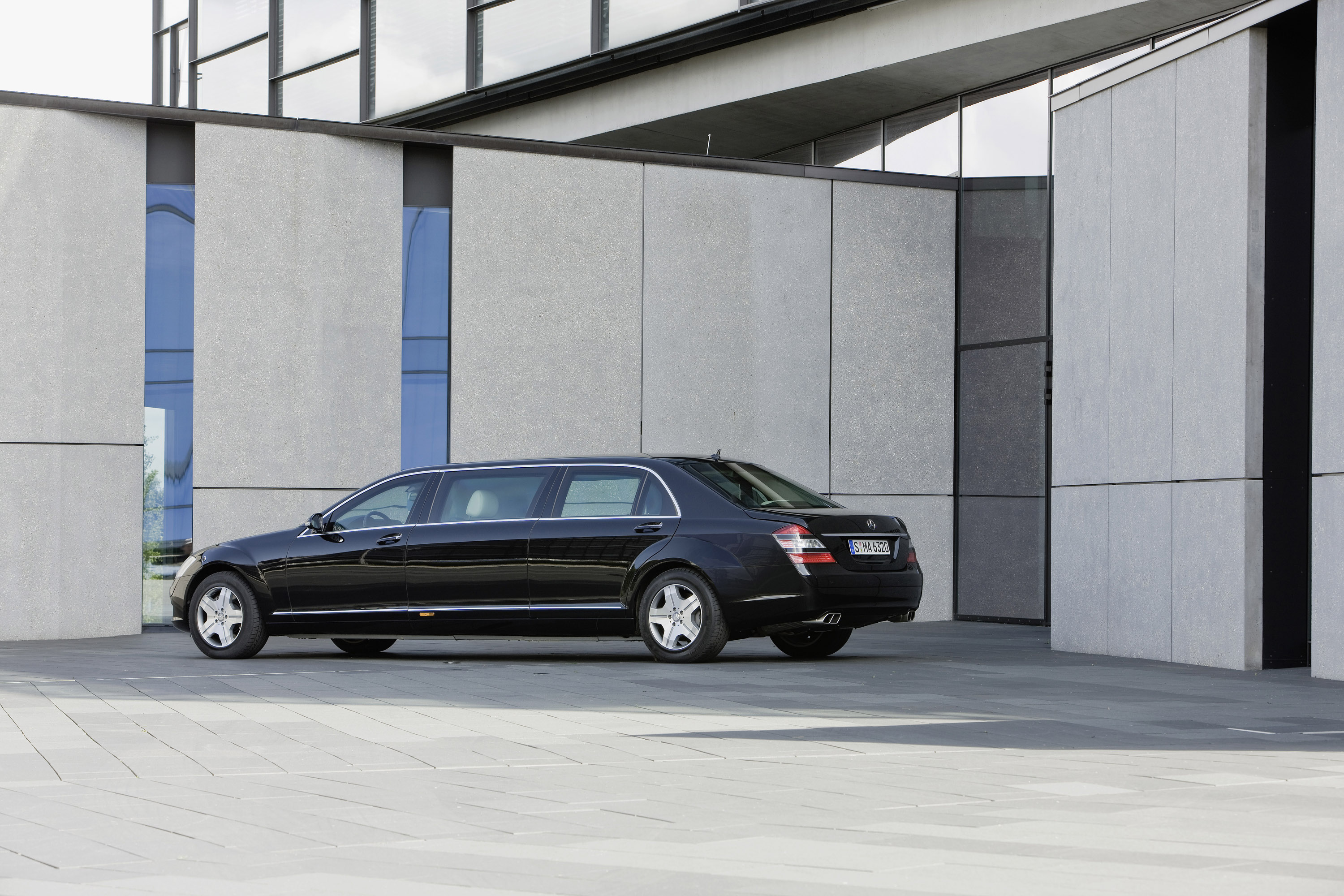 Mercedes-Benz S 600 Guard Pullman photo #10