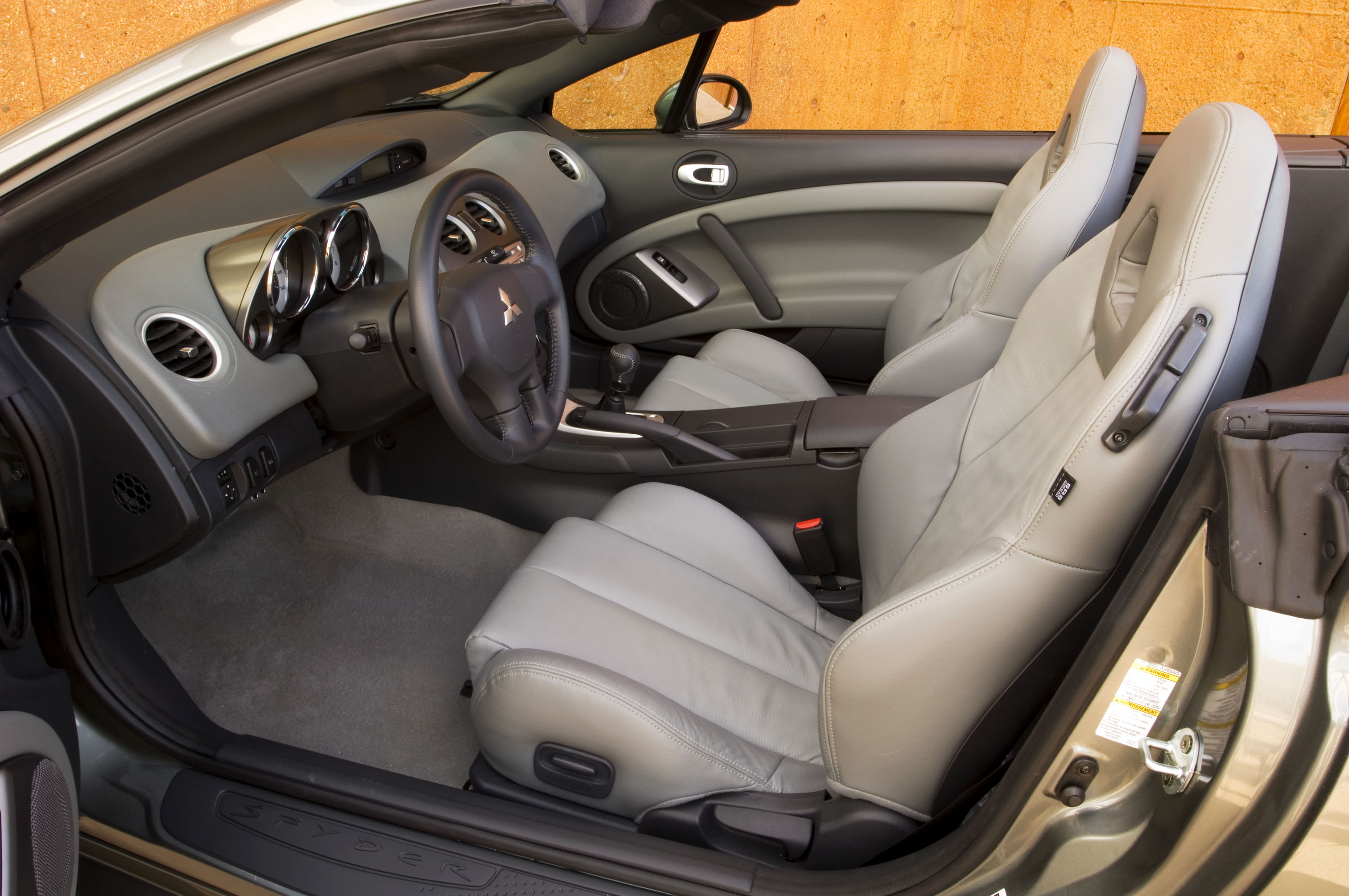 Mitsubishi Eclipse Spyder photo #11