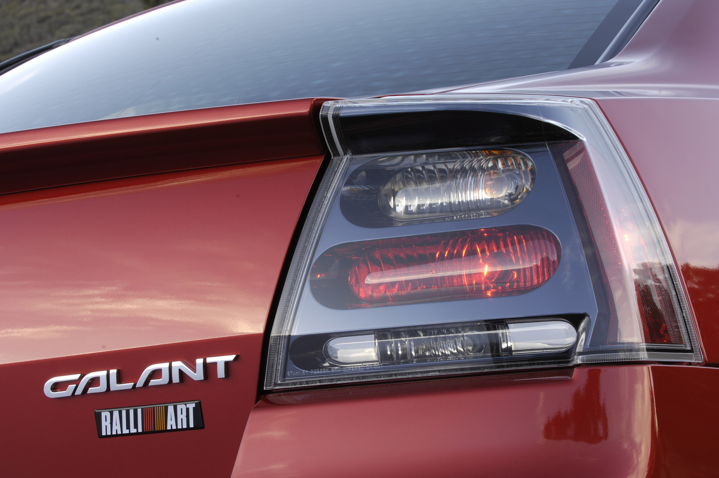 Mitsubishi Galant photo #18
