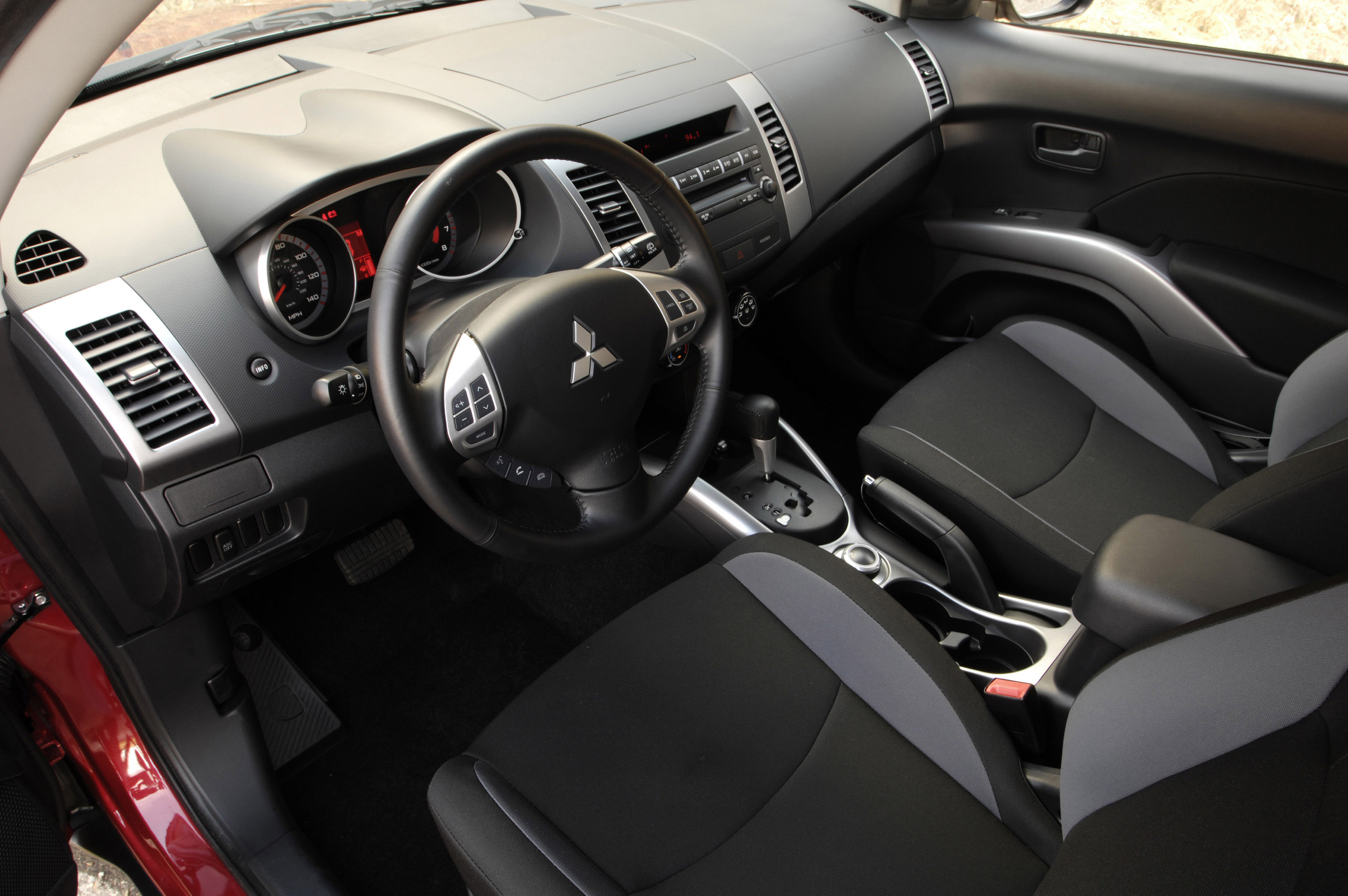Mitsubishi Outlander photo #9