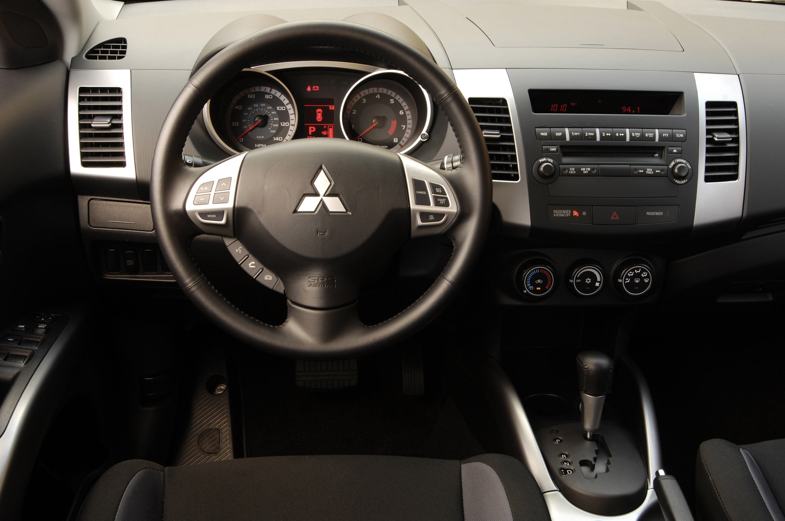 Mitsubishi Outlander photo #11