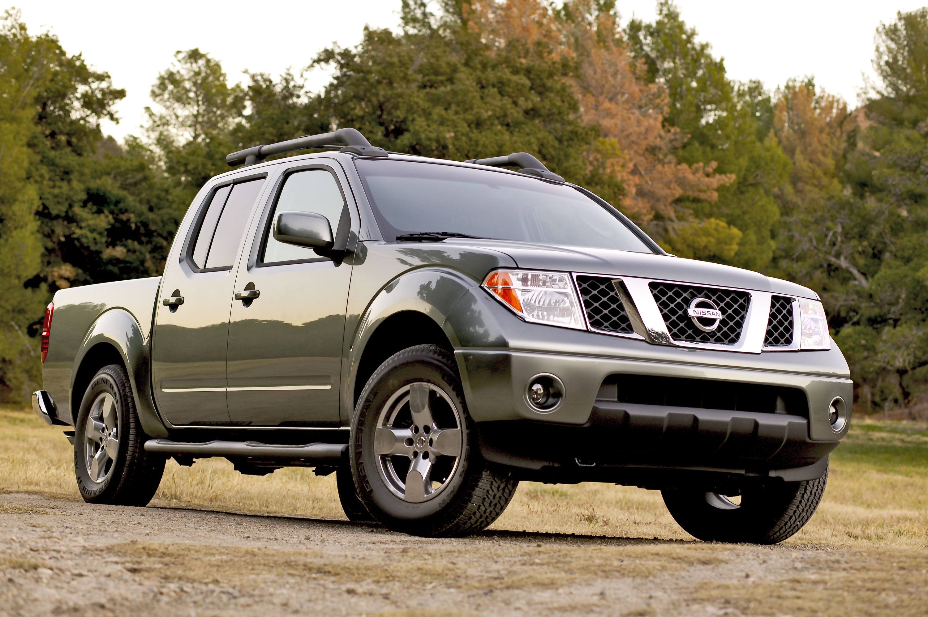 Nissan Frontier Crew Cab photo #2