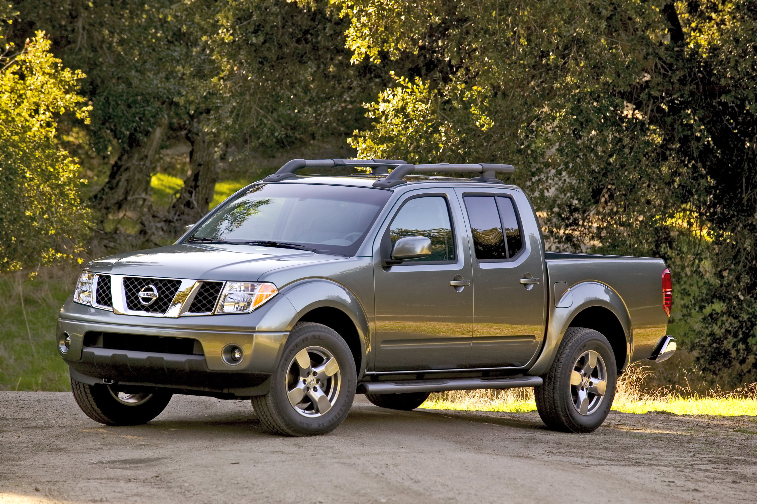 Nissan Frontier Crew Cab photo #3