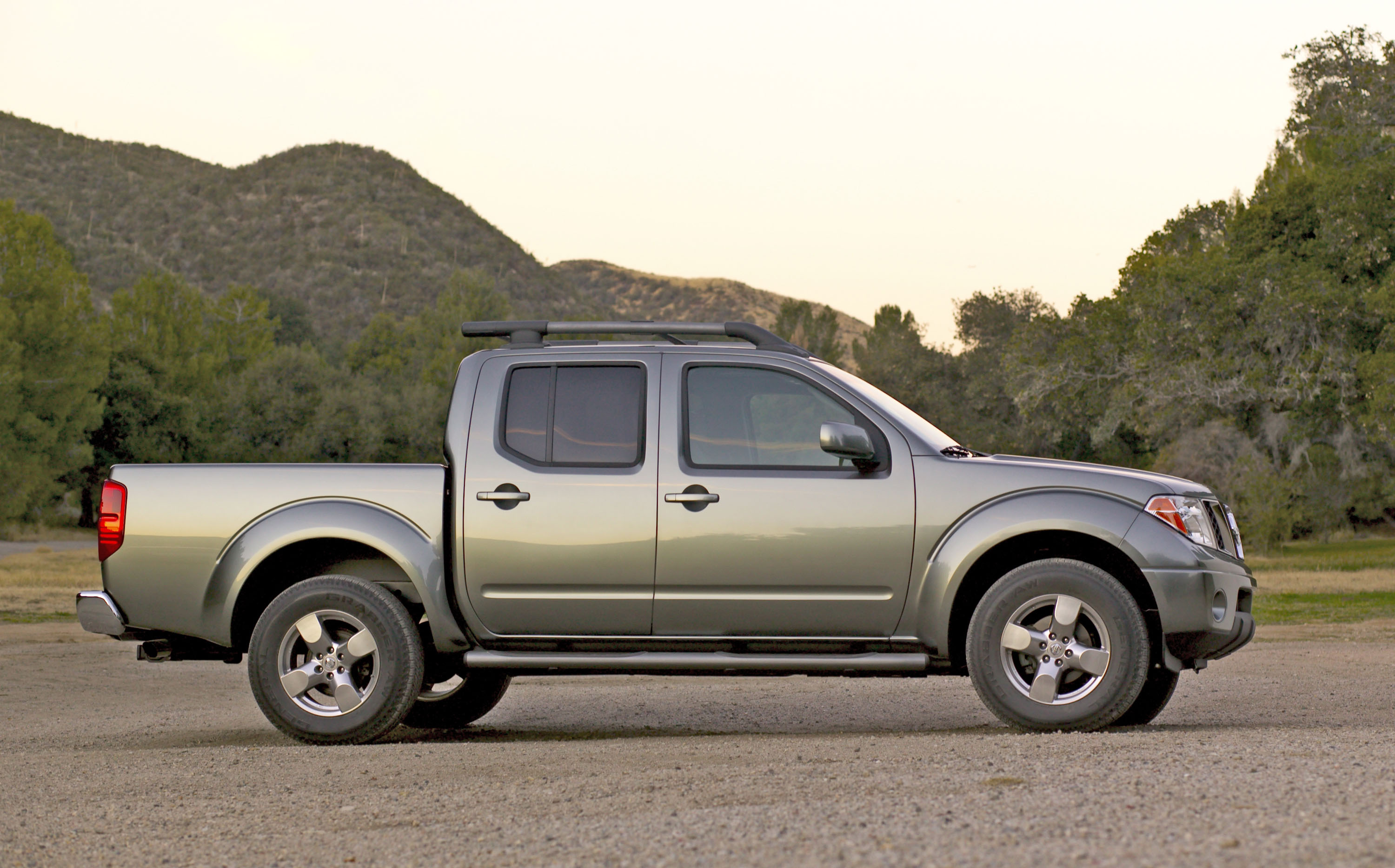 Nissan Frontier Crew Cab (2008). 